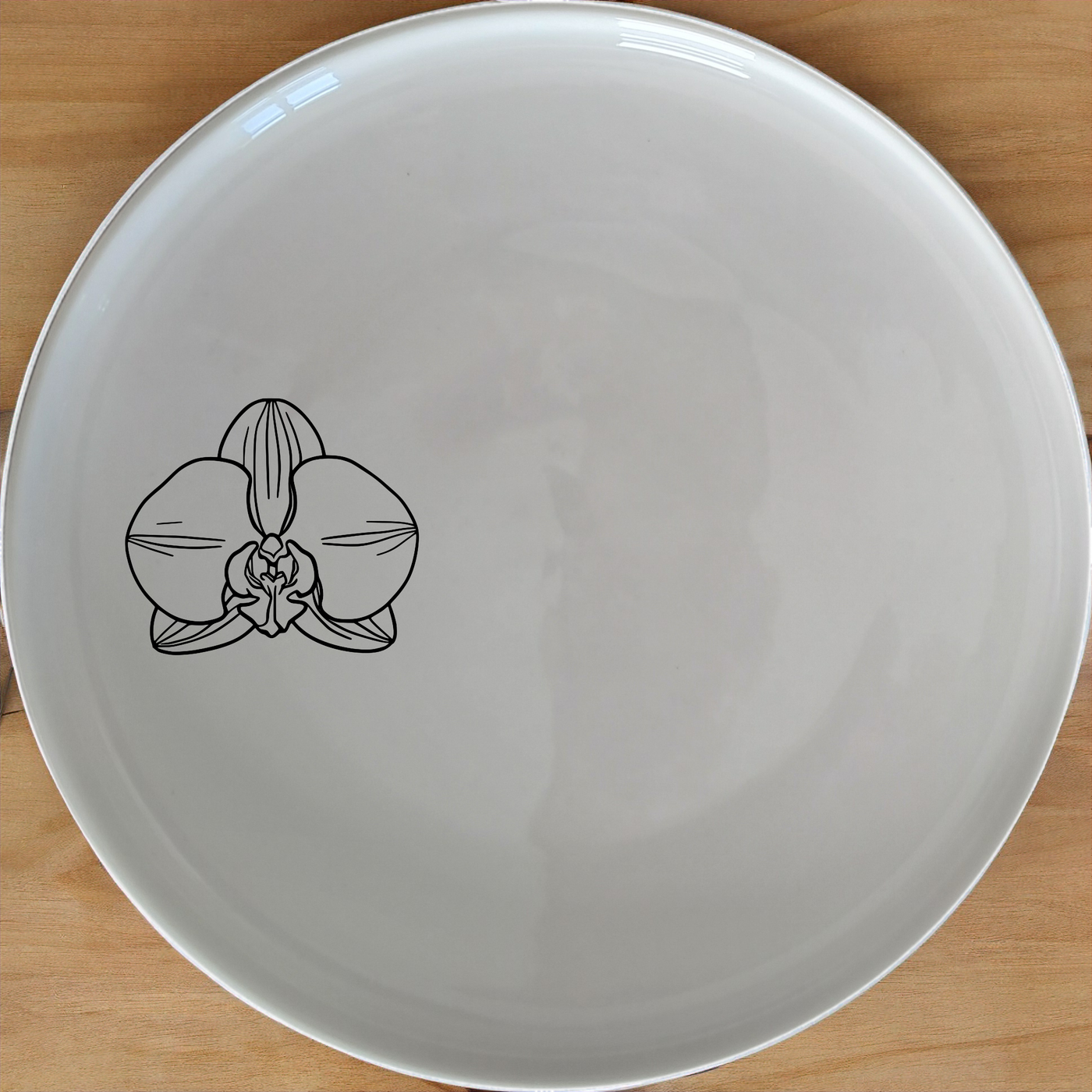 The Orchid Side Plate Set brings a touch of elegance to your dining table with its delicate laser-etched design.