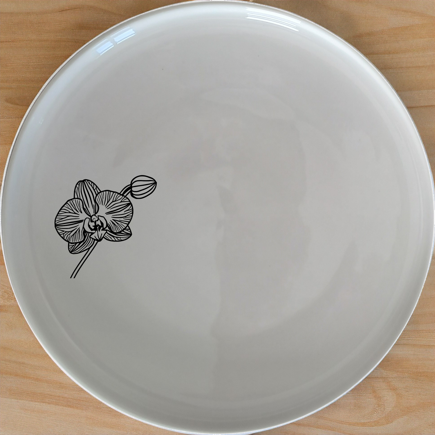 The Orchid Ceramic Side Plate is a versatile and stylish addition to any dining table, perfect for serving small dishes or snacks.