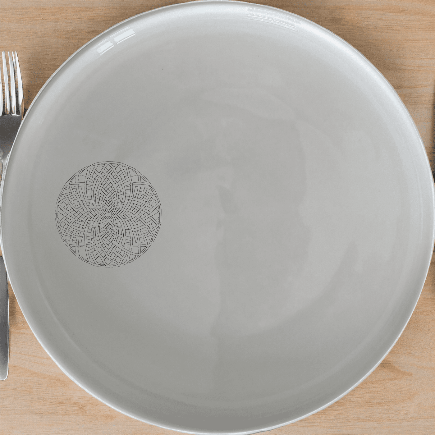 The African Woven Basket Dinner Plate Set of 4 features a unique woven basket pattern design, perfect for adding a touch of elegance to any dining table.