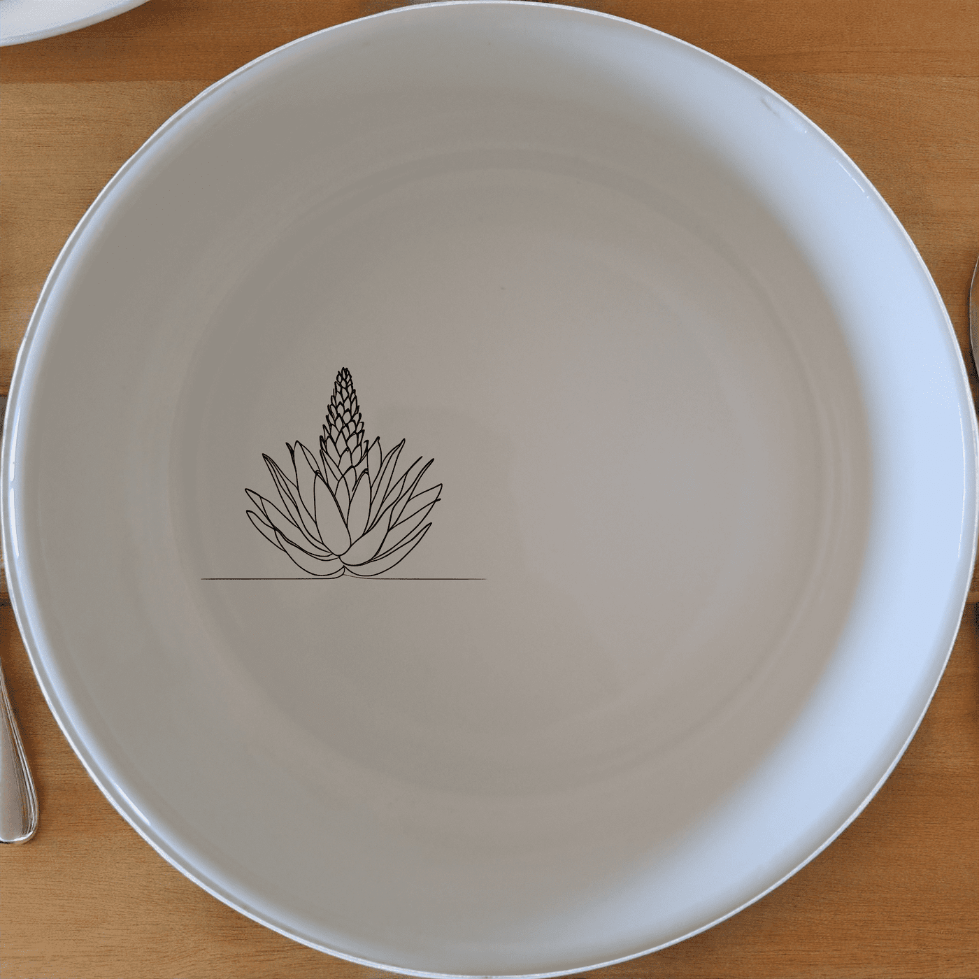 The Aloe Ferox Flower Spike Bowl Set of 4 adds a touch of nature to your dining table with its elegant design and versatile use.