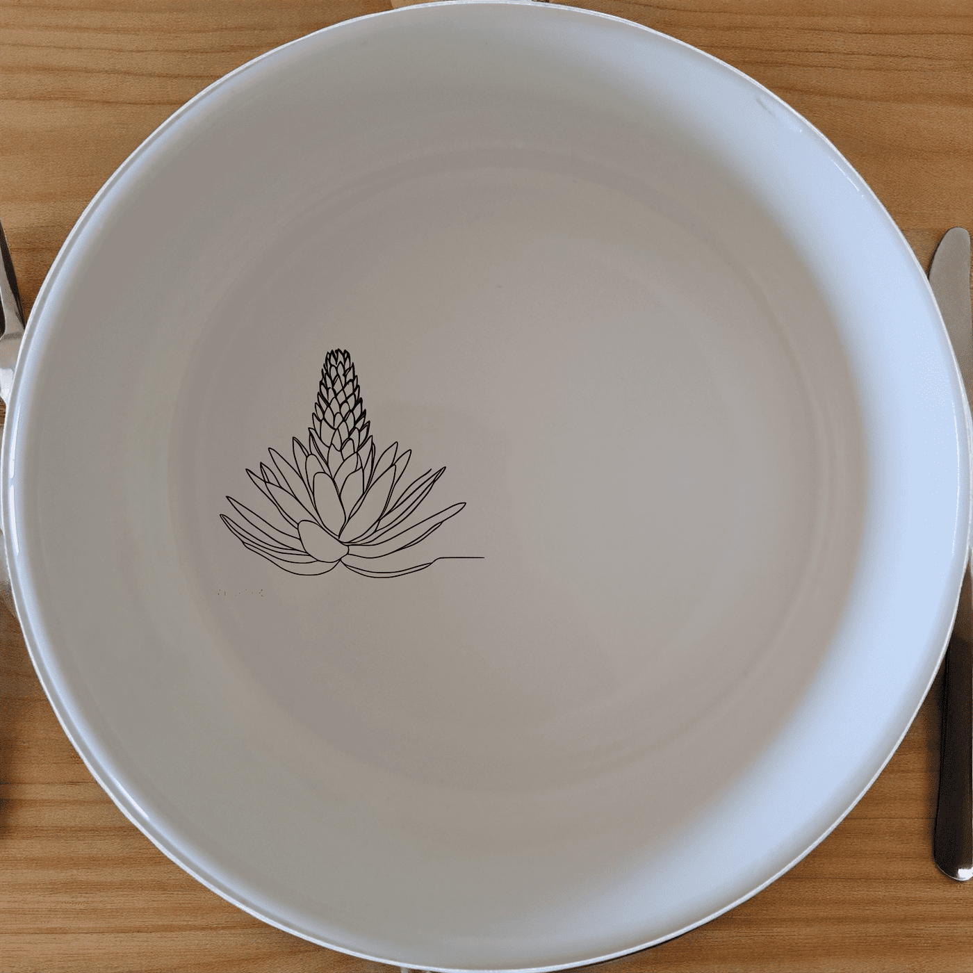 The Aloe Ferox Flower Spike Bowl Set of 4 features elegant botanical designs perfect for any dining occasion.