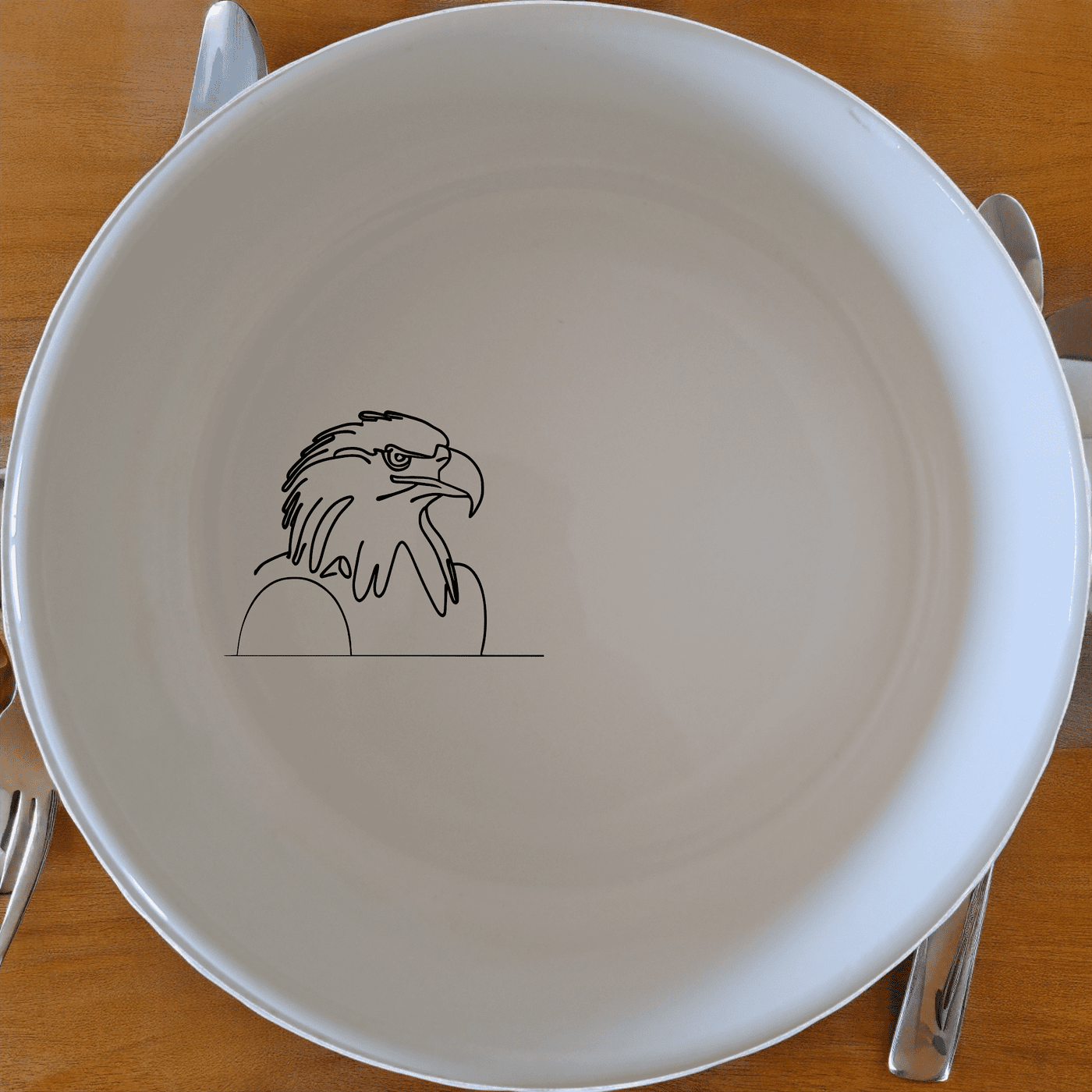 The American Bald Eagle Bowl Set of 4 features a striking eagle design, perfect for adding a touch of patriotism to your table setting.