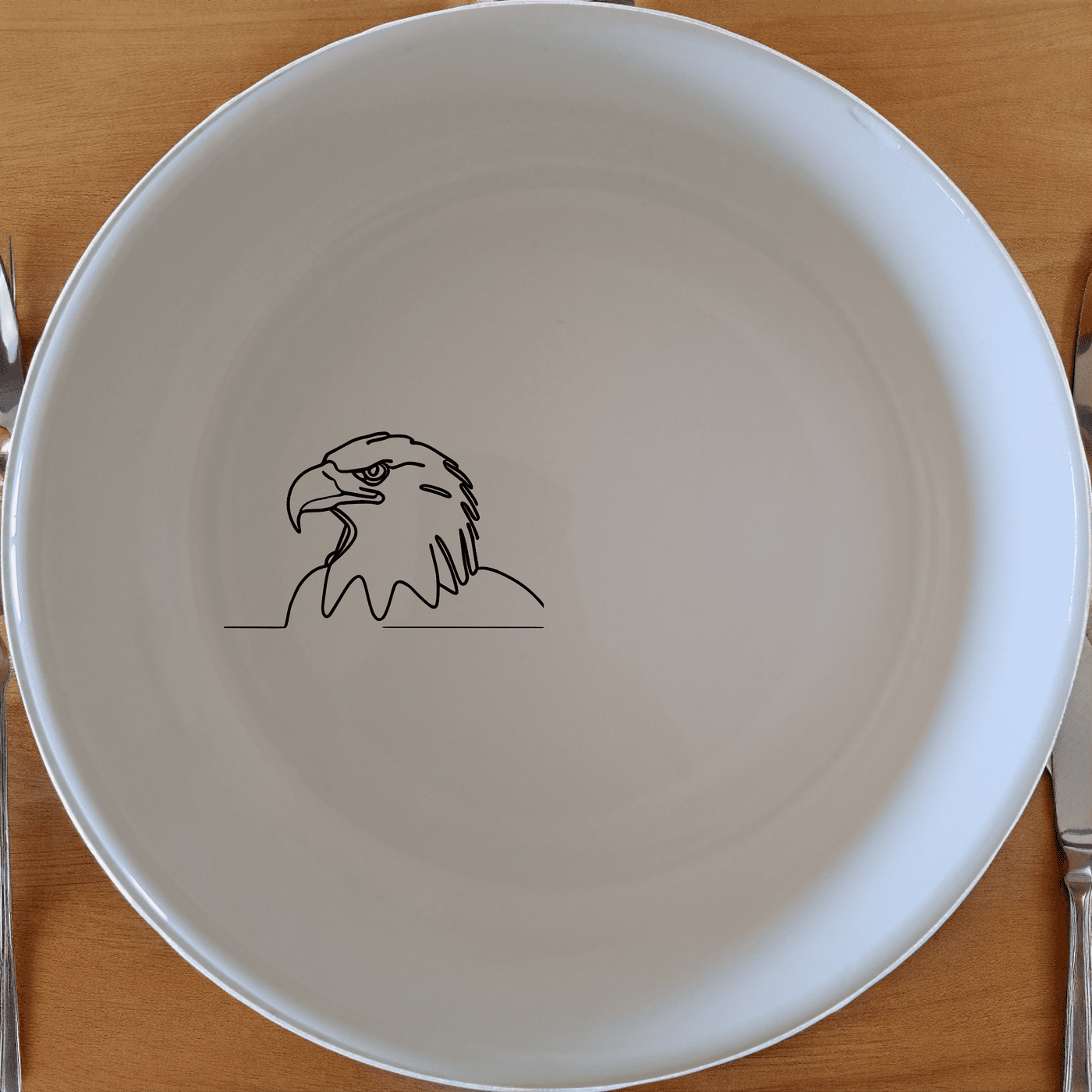 The American Bald Eagle Bowl Set of 4 features a striking eagle design, perfect for adding a touch of patriotism to your dining table.