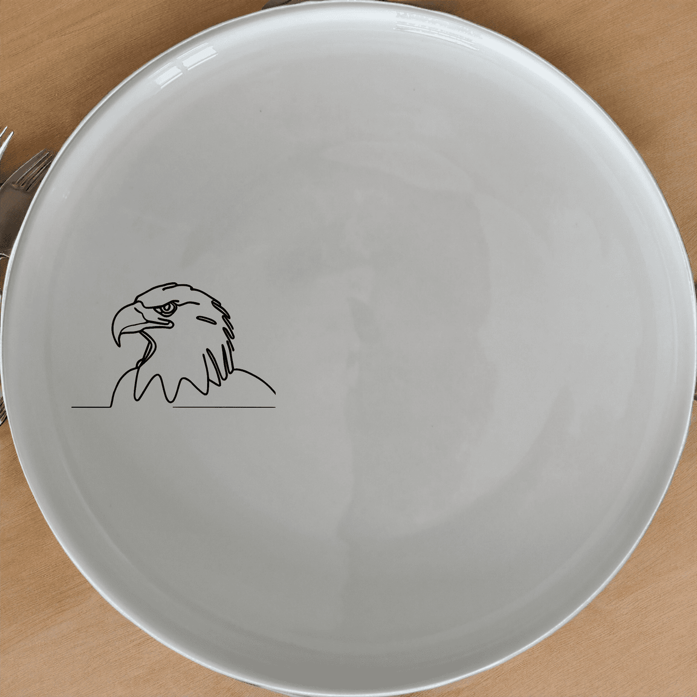 American Bald Eagle Dinner Plate Set of 4 features a sleek, minimalist design perfect for modern dining. This set of four plates showcases an elegant eagle silhouette, ideal for both everyday use and special occasions.