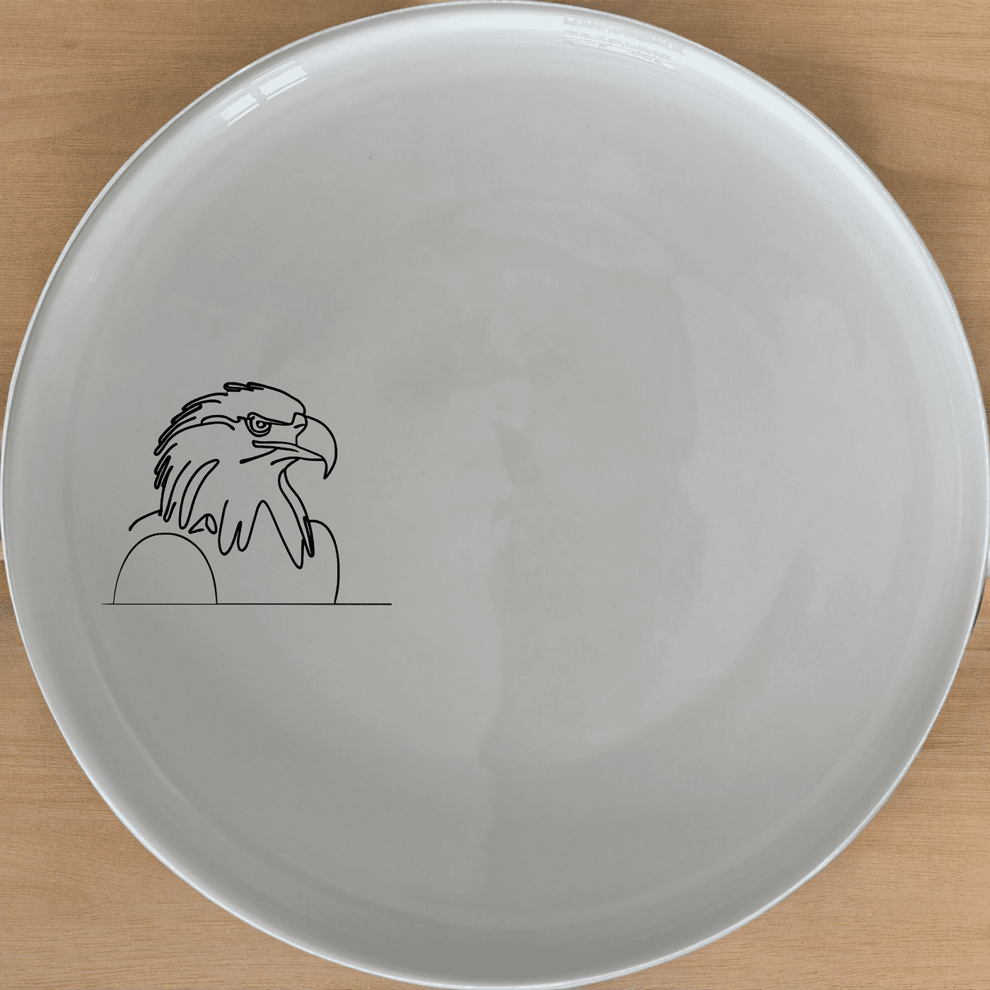 American Bald Eagle Side Plate Set of 4 features a sleek, minimalist design perfect for modern homes. This set of four plates is crafted from durable ceramic and is microwave and dishwasher safe.