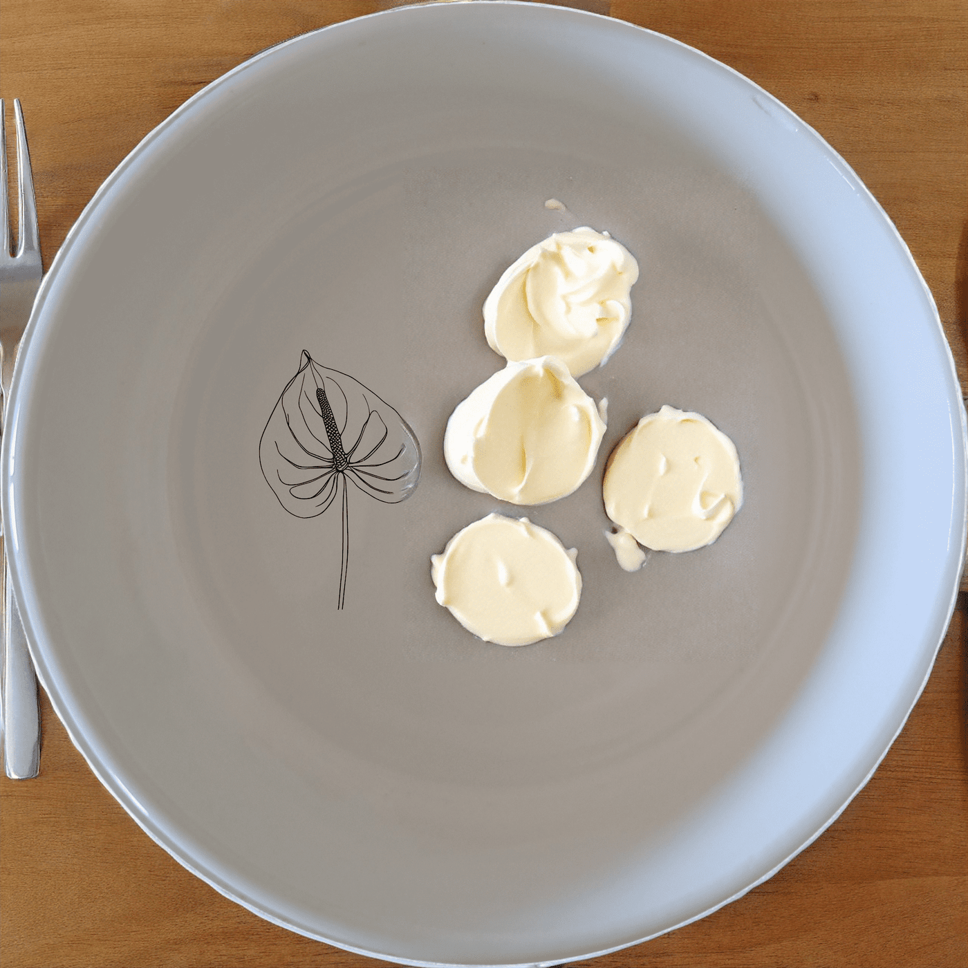 The Anthurium Clarinervium Bowl Set of 4 features a delicate botanical design, perfect for everyday use or special occasions.