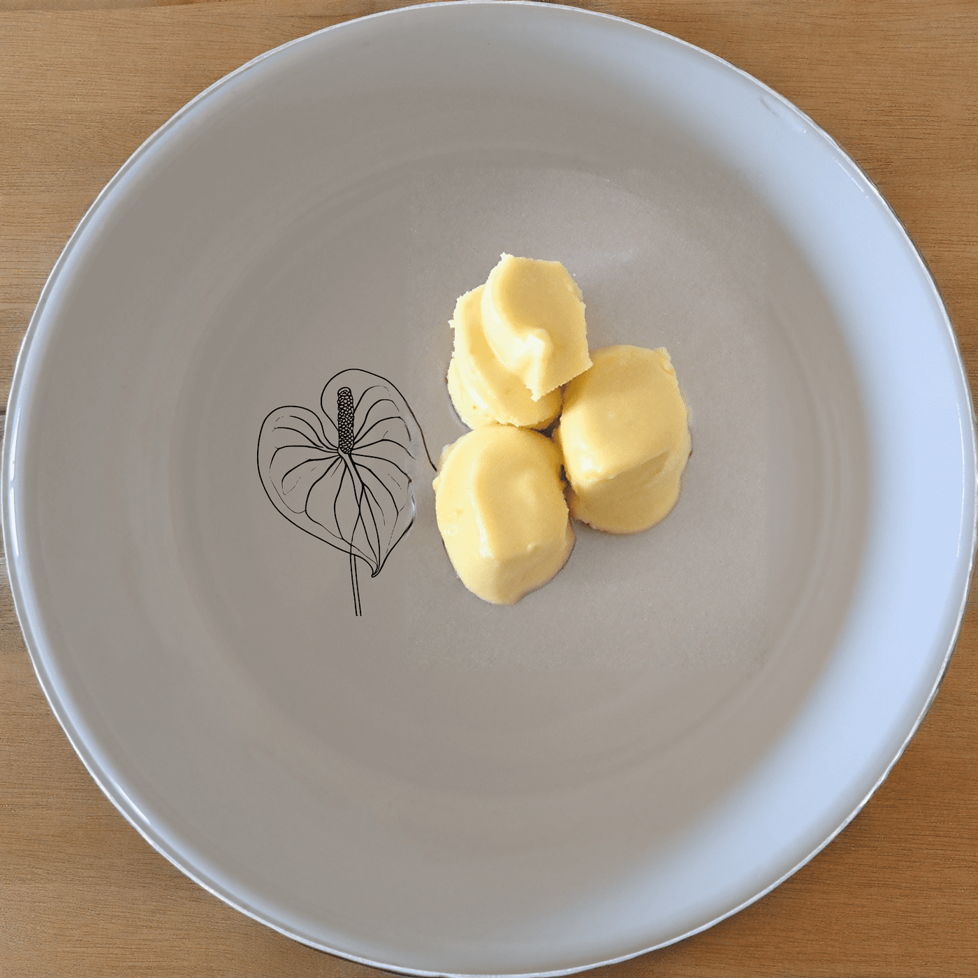 Anthurium Clarinervium Bowl Set of 4 offers a stylish and modern addition to your dining collection, perfect for any occasion.