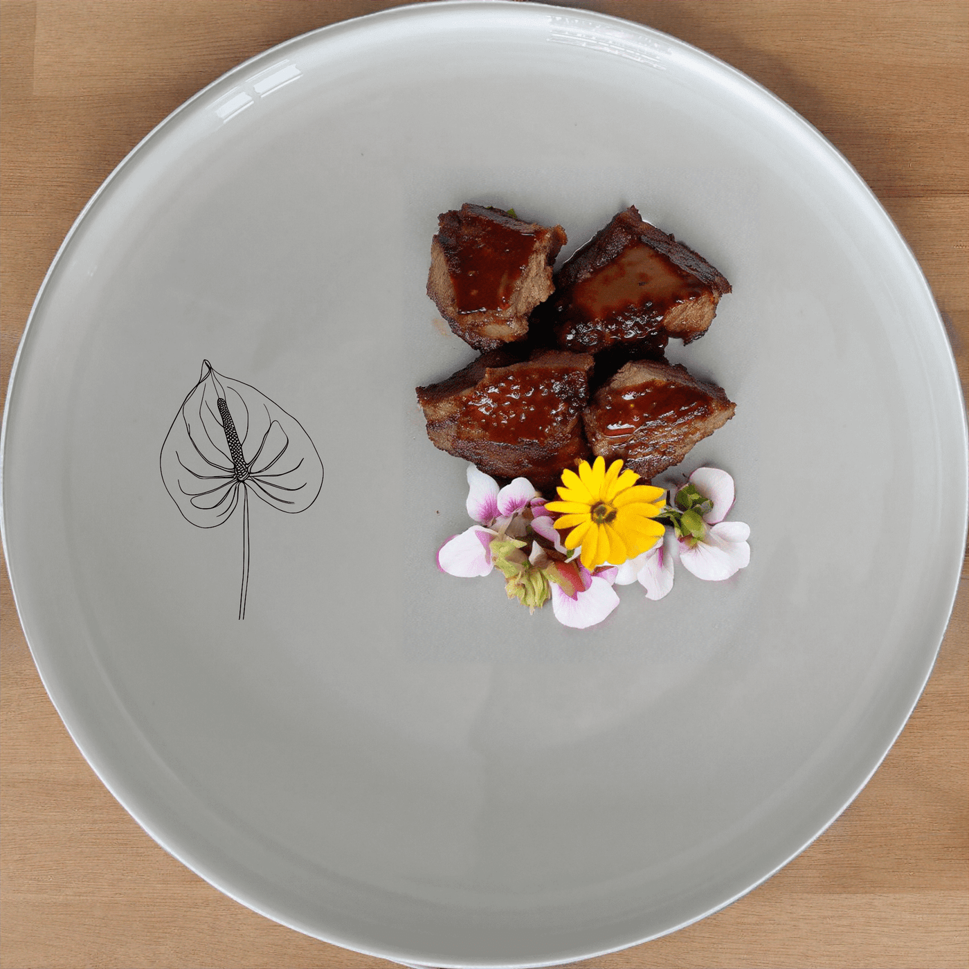 Anthurium Clarinervium Dinner Plate Set of 4 features elegant botanical designs, perfect for modern dining and everyday use.