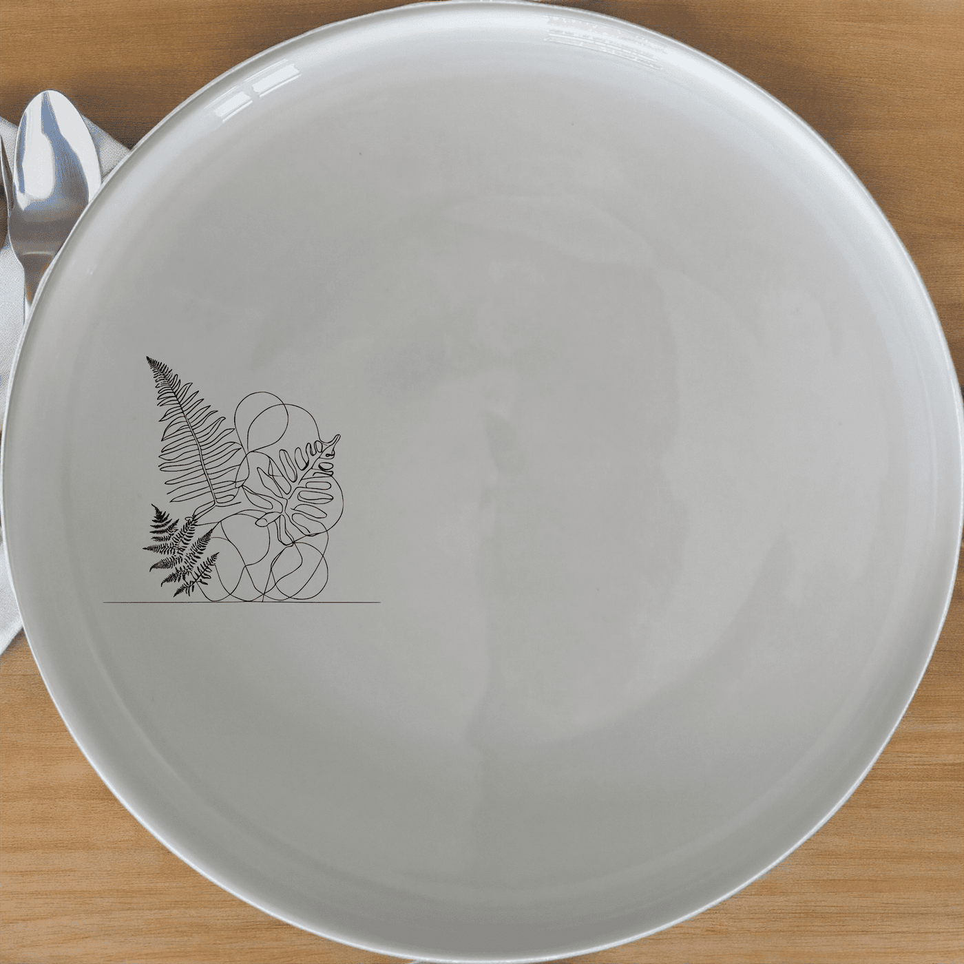 Aroids Ferns Dinner Plate Set of 4 offers a sophisticated and modern design perfect for any dining occasion.