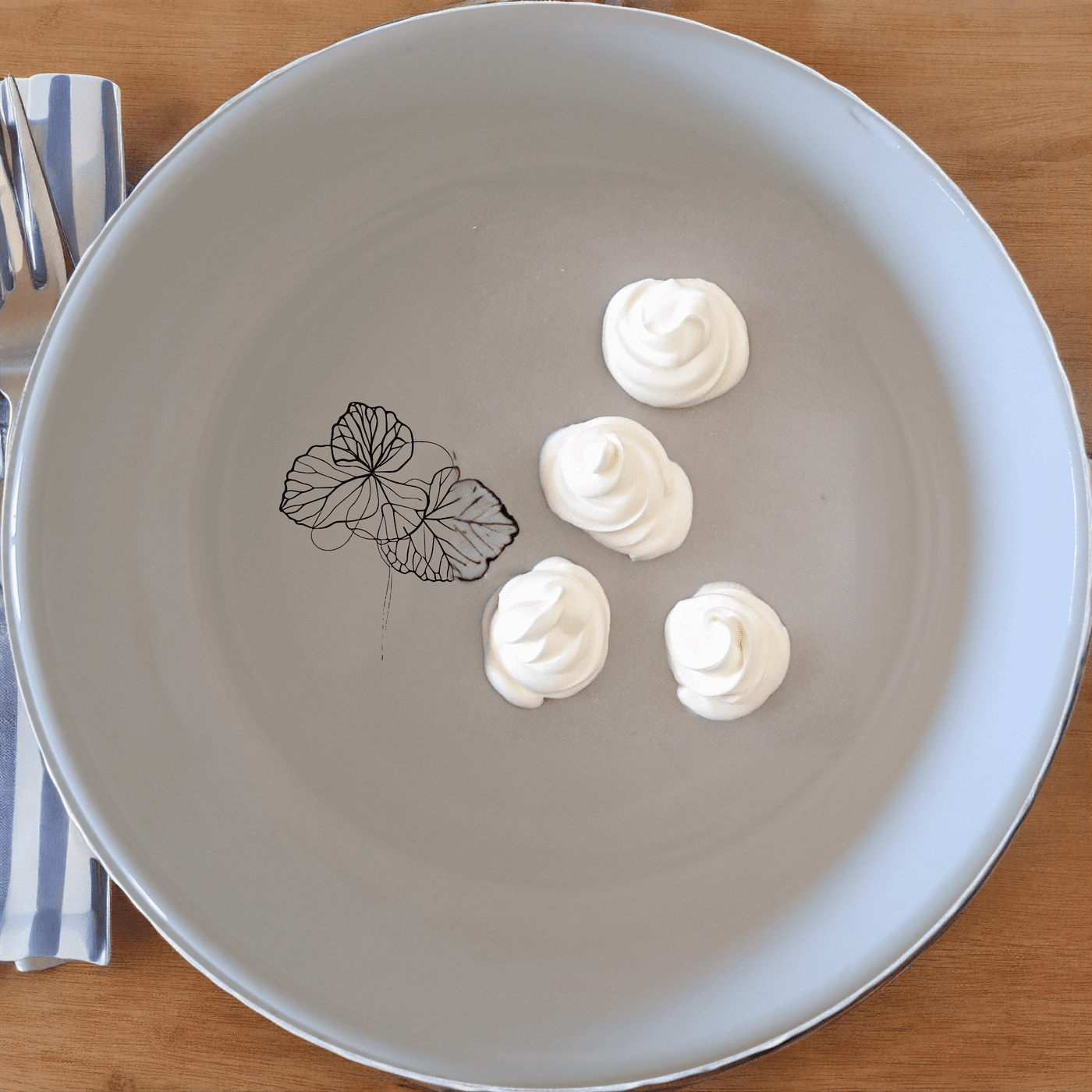 The Begonia Maculata Bowl Set of 4 features delicate botanical designs, perfect for adding a touch of nature to your dining experience.