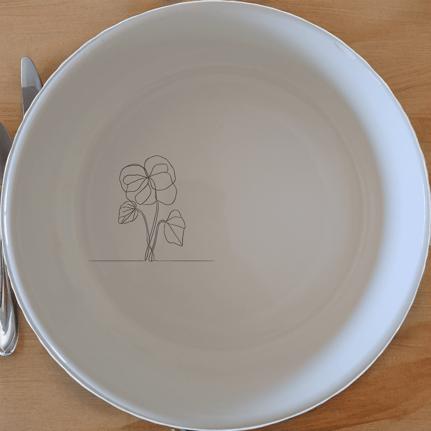 The Begonia Maculata Bowl Set of 4 features delicate botanical designs, perfect for adding a touch of nature to your dining experience.