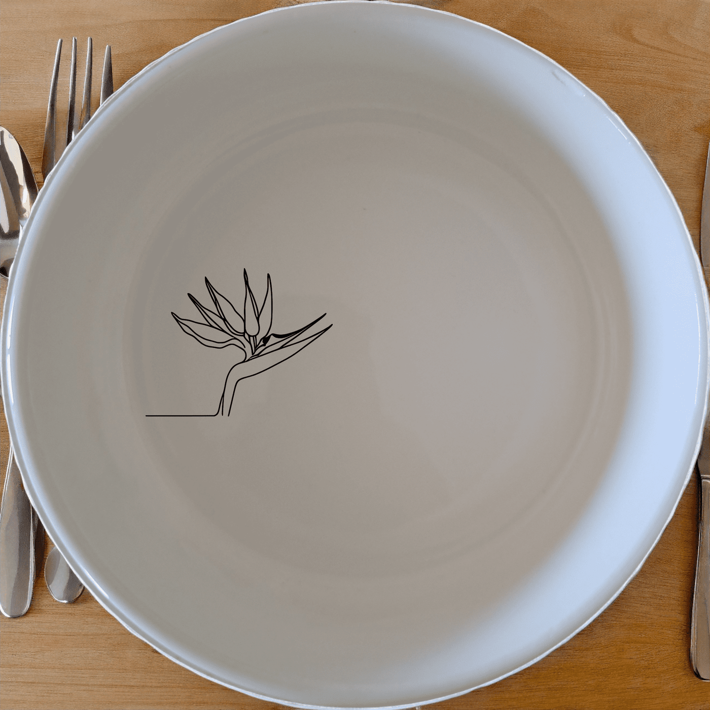 The Bird of Paradise Bowl Set of 4 features a unique design that adds a touch of nature to your dining experience.