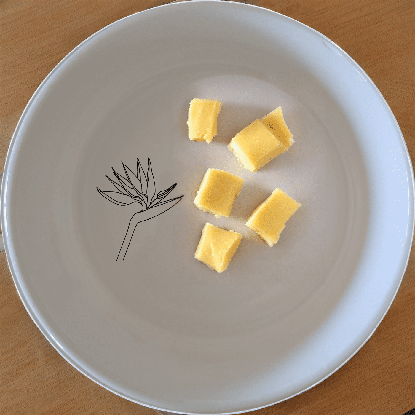 The Bird of Paradise Bowl Set of 4 features delicate bird illustrations, perfect for adding a touch of nature to your dining experience.