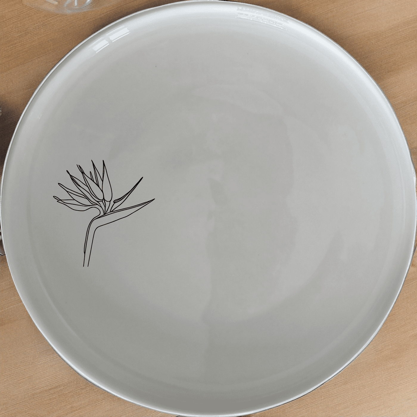 Bird Paradise Side Plate Set of 4 offers a stylish and modern addition to any dining table, perfect for everyday use or special occasions.