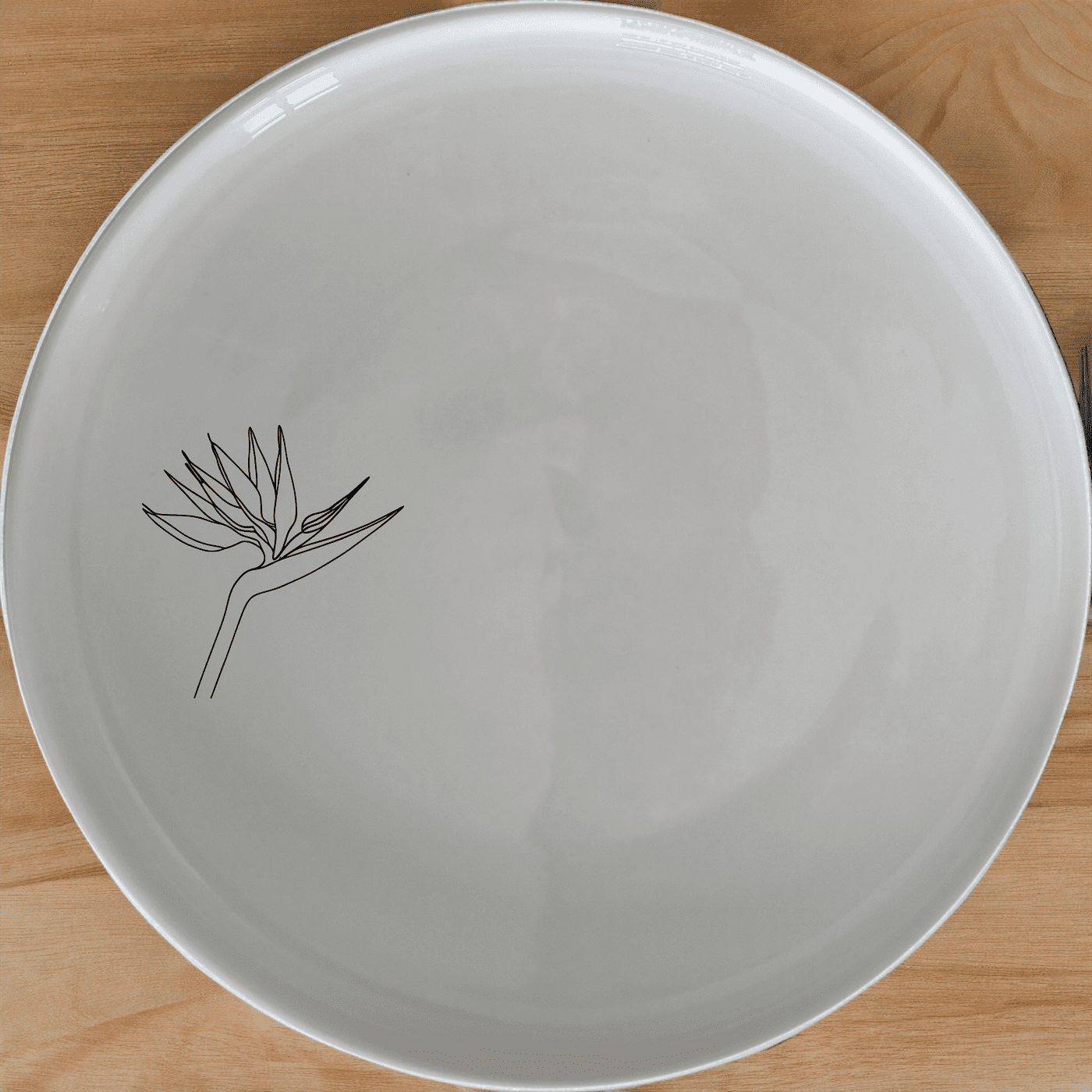 Bird Paradise Side Plate Set of 4 adds a touch of nature to your dining table with its elegant design and high-quality ceramic construction.