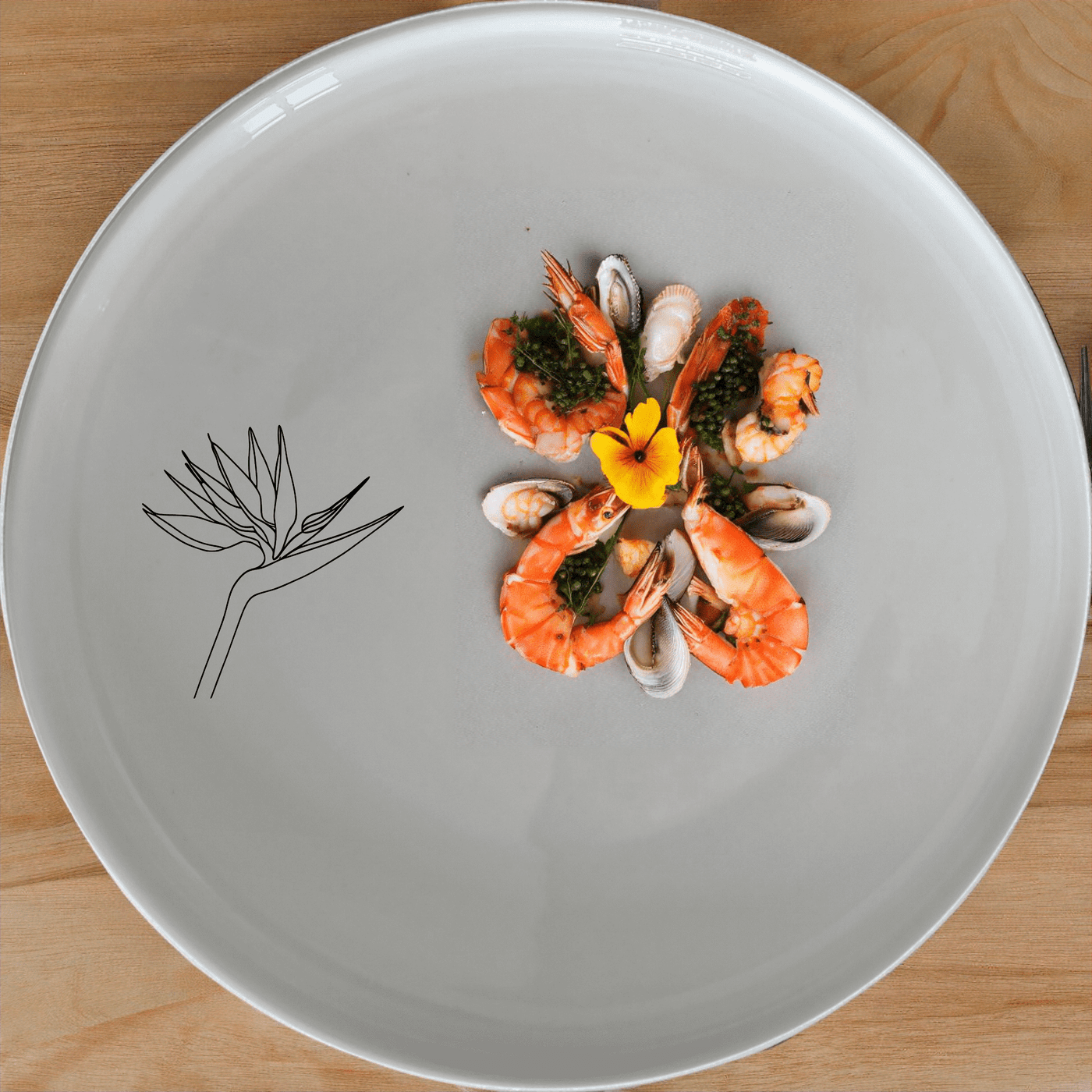 Bird Paradise Side Plate Set of 4 adds a touch of nature to your dining table with its elegant design and high-quality ceramic construction.