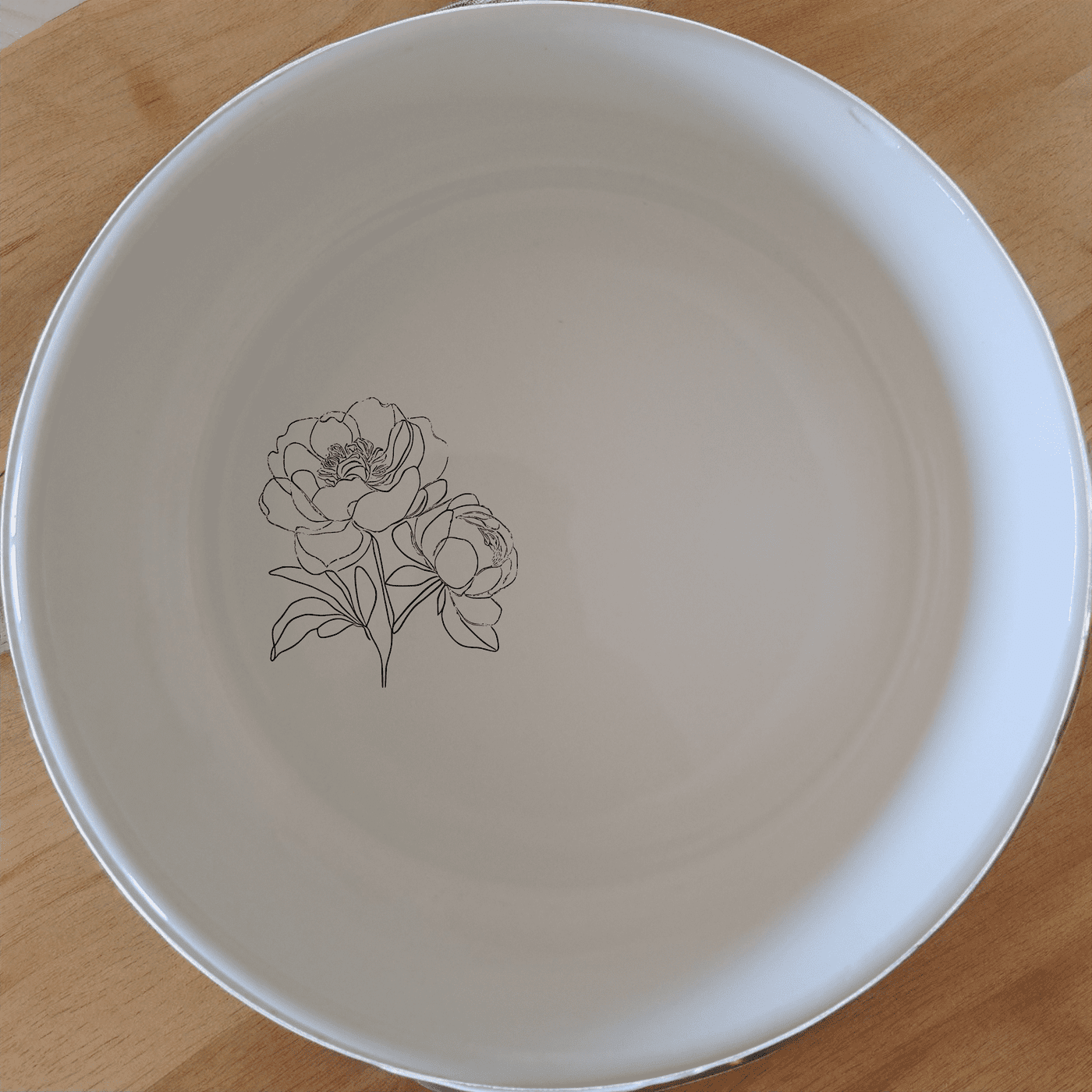 The Bold Coral Peonies Bowl Set of 4 adds a touch of elegance to your dining table with its striking coral peony design.