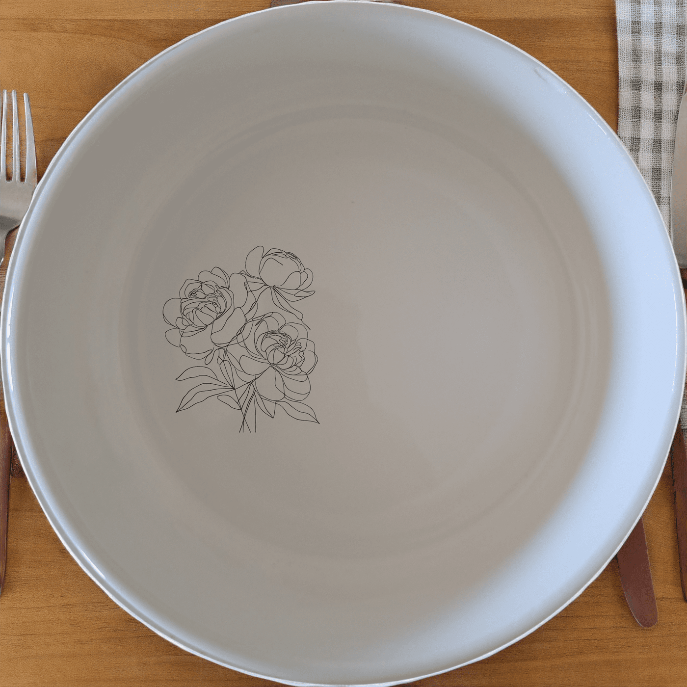 The Bold Coral Peonies Bowl Set of 4 adds a touch of elegance to your dining table with its unique design and vibrant color.