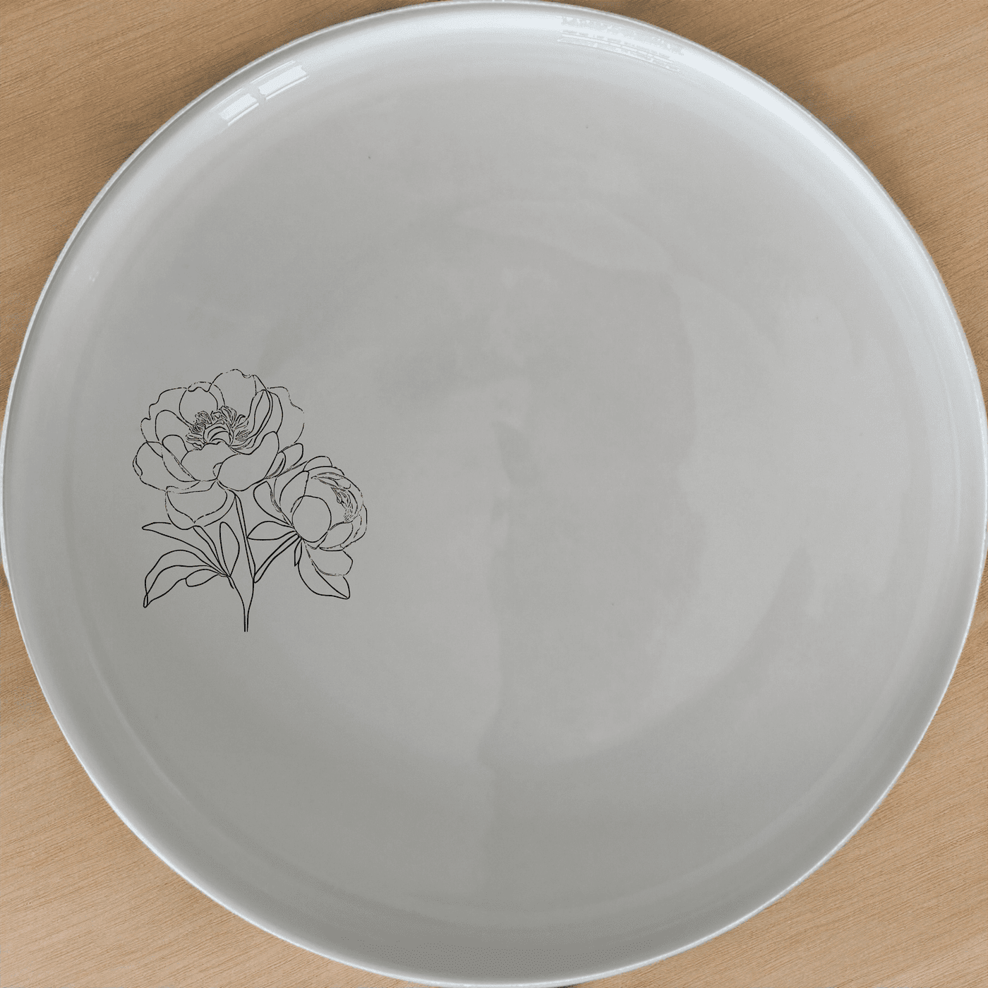 Bold Coral Peonies Side Plate Set of 4 offers a striking and modern design perfect for any dining table. This set of four side plates features a vibrant coral peony design that adds a touch of elegance and color to your meals.
