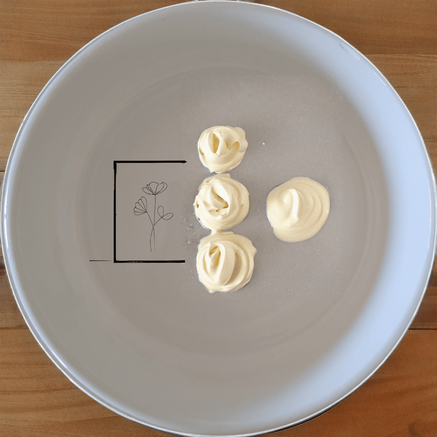 Botanical Pressed Flowers Bowl Set of 4 adds a touch of nature to your dining table with delicate pressed flower designs.