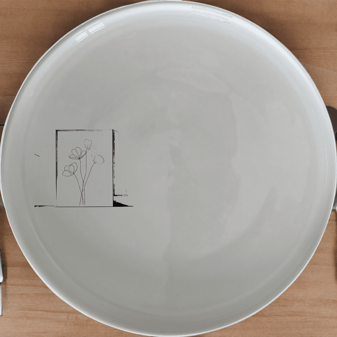 Botanical Pressed Flowers Side Plate Set of 4 offers a delicate and artistic touch to your dining experience with its elegant pressed flower design.