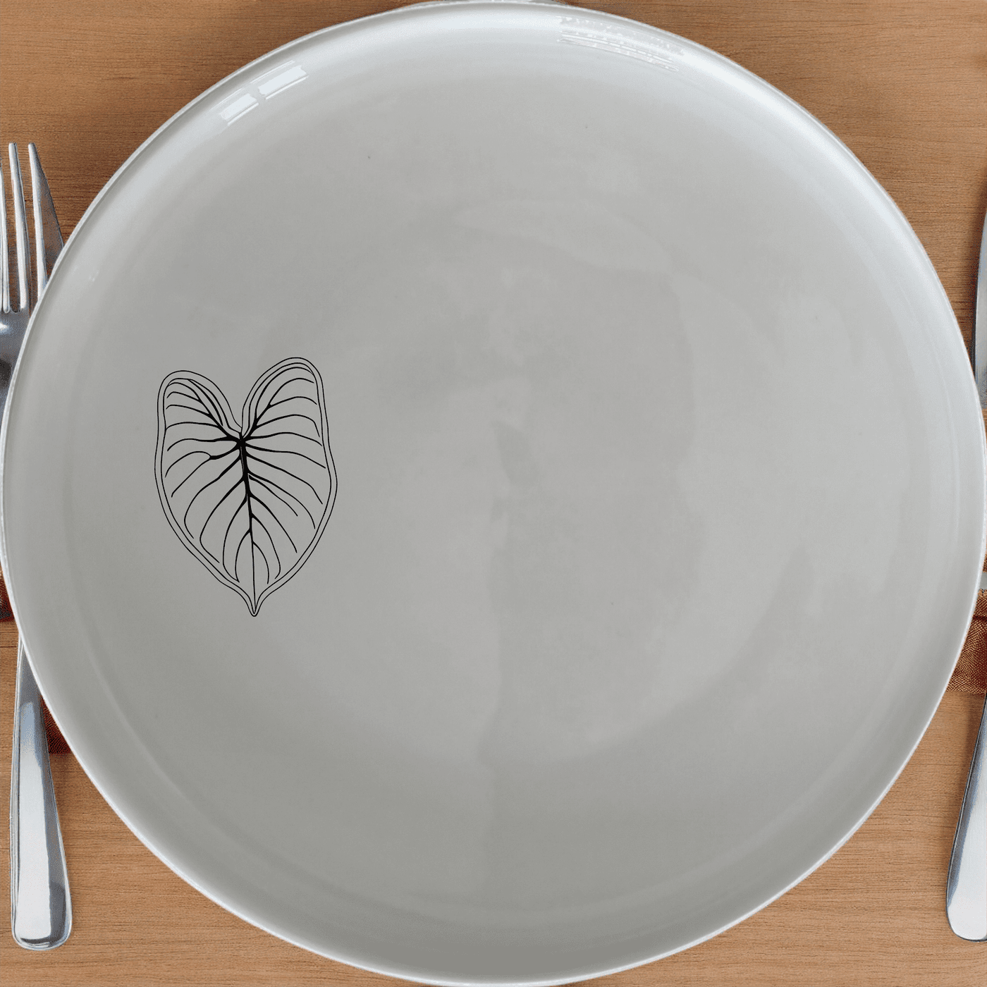 The Caladium Bicolor Dinner Plate Set of 4 features a sleek, modern design with a subtle leaf motif, perfect for elevating any dining experience.