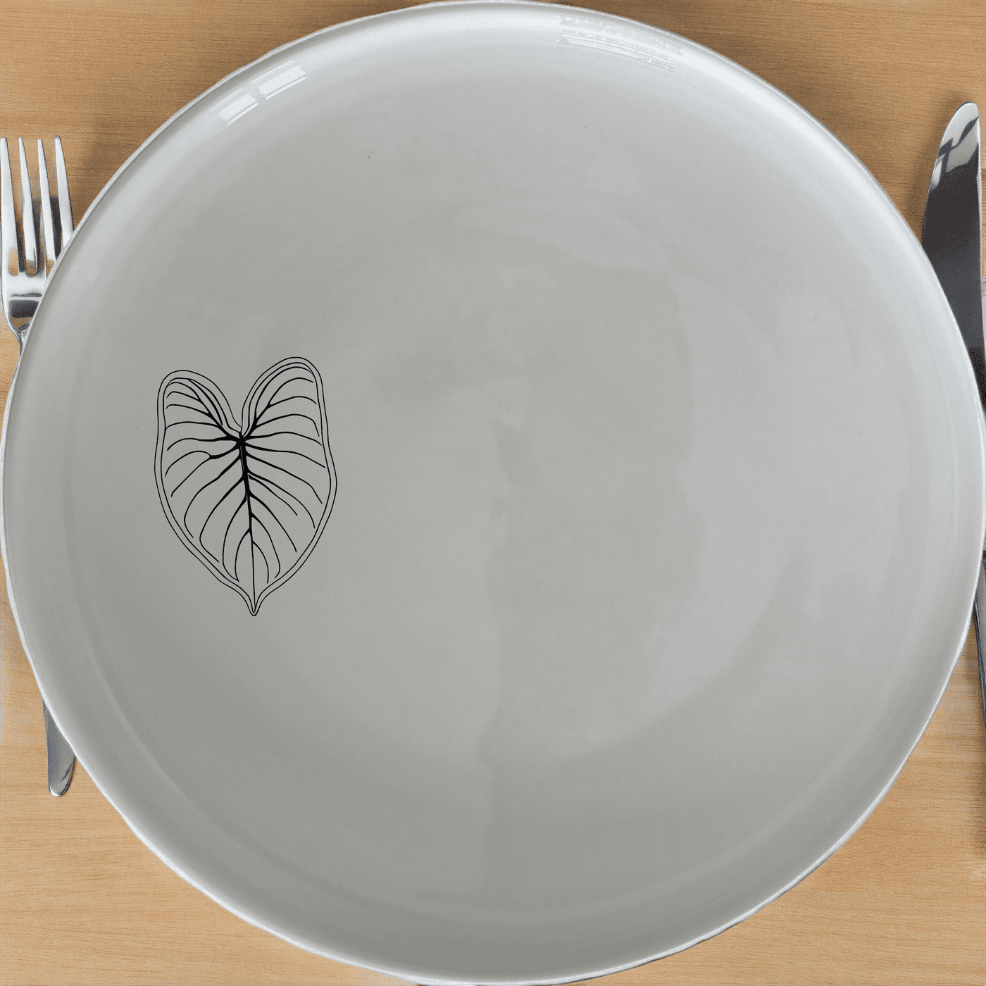 Caladium Bicolor Side Plate Set of 4 features a delicate leaf design, perfect for modern dining and everyday use.