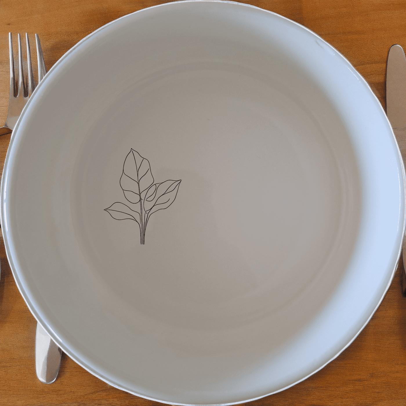 The Calathea Orbifolia Bowl Set of 4 features a delicate leaf design, perfect for everyday use or special occasions.