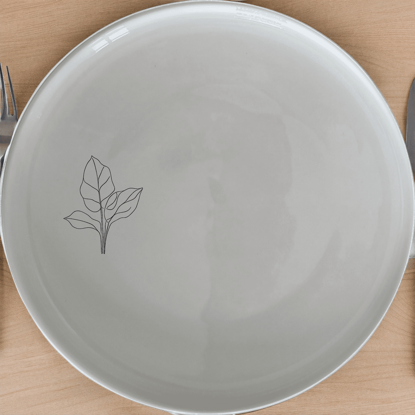 The Calathea Orbifolia Dinner Plate Set of 4 features a delicate leaf design, perfect for modern dining and everyday use.