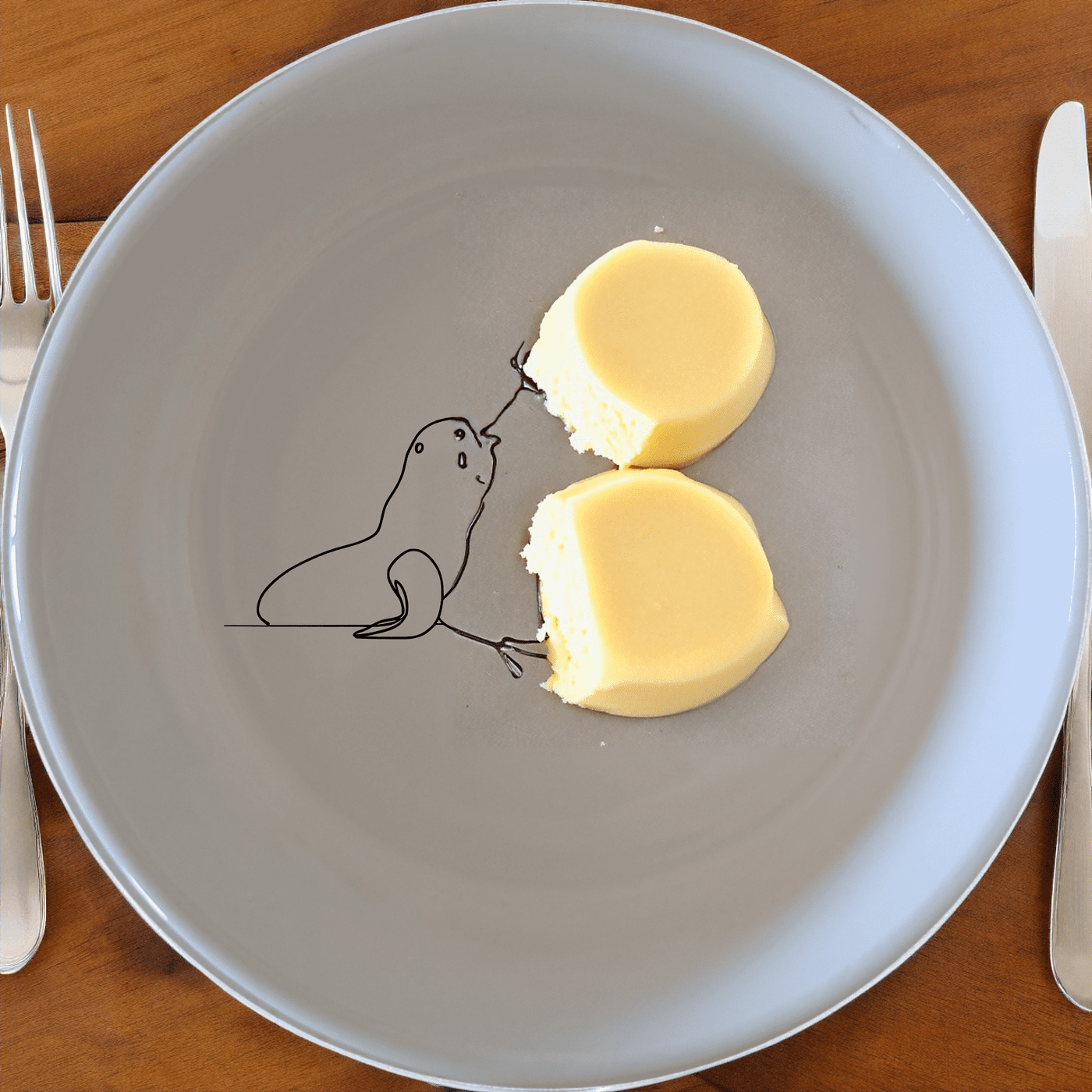 The Cape Fur Seal Bowl Set of 4 features minimalist silhouettes for a modern touch. Perfect for everyday use or special occasions.