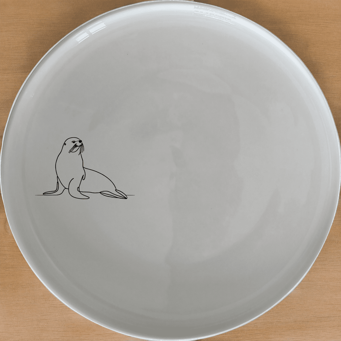 Cape Fur Seal Side Plate Set of 4 is a stylish and unique addition to any dining set, perfect for those who appreciate nature-inspired designs.