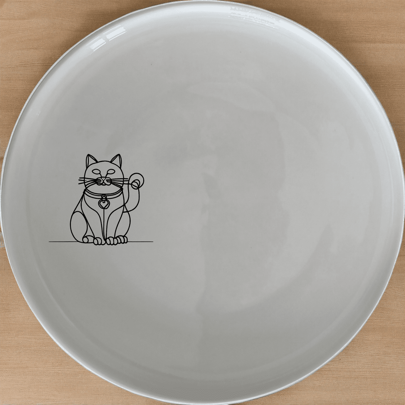 The Chinese Fortune Cat Side Plate Set of 4 - Range 1 brings prosperity and charm to your table. These elegant plates feature a traditional design that adds a touch of culture and style to any dining experience.