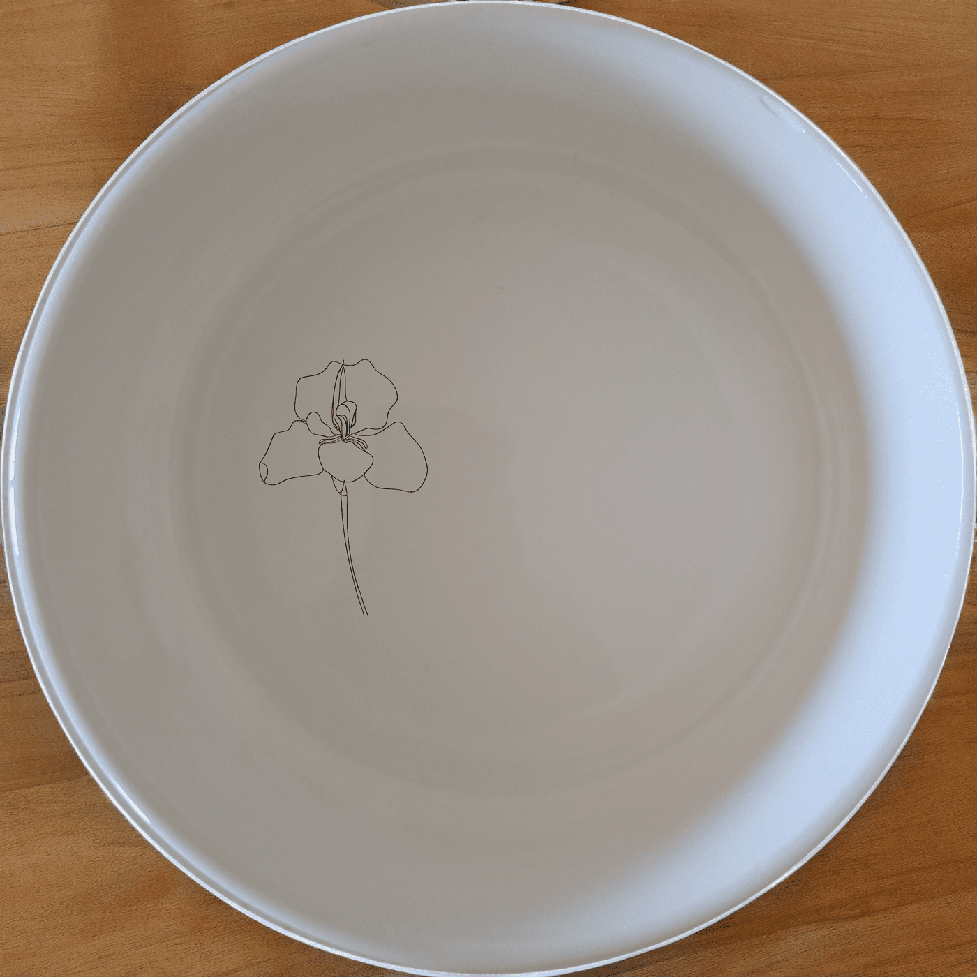 The Delicate Disa Flower Bowl Set of 4 adds a touch of elegance to your dining table with its subtle floral design.