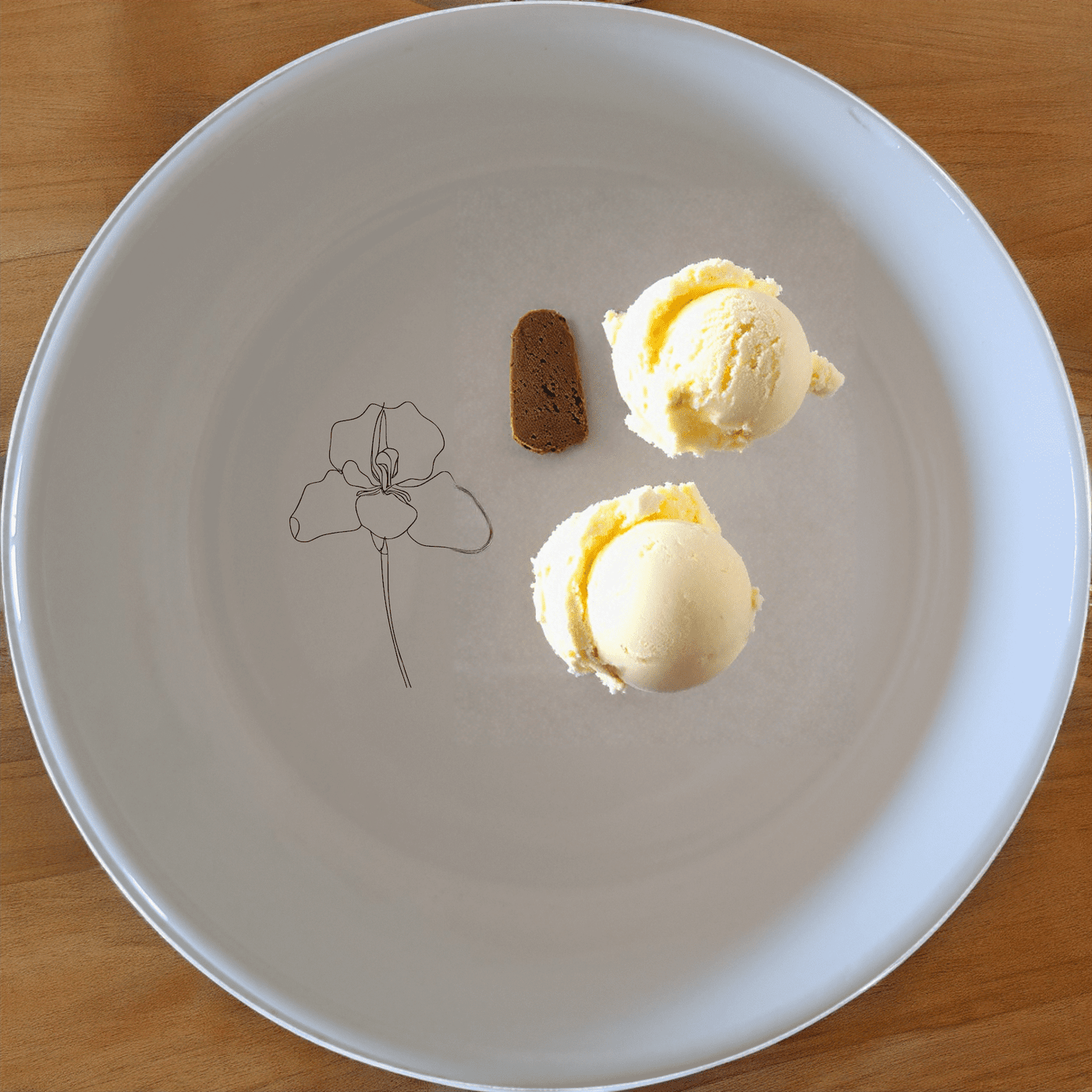 The Delicate Disa Flower Bowl Set of 4 adds a touch of elegance to your dining table with its subtle floral design.