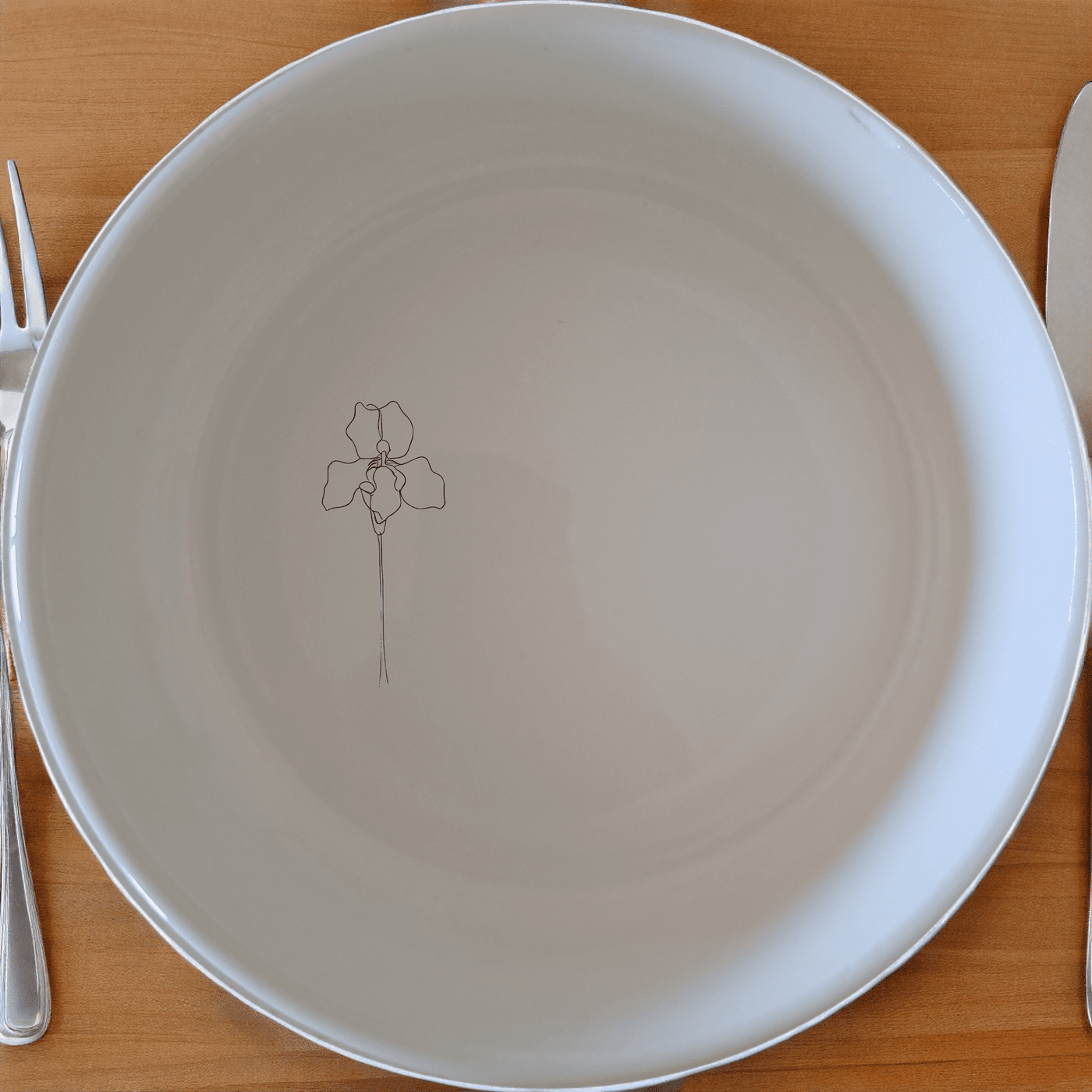 The Delicate Disa Flower Bowl Set of 4 features a subtle, elegant design perfect for any dining occasion.