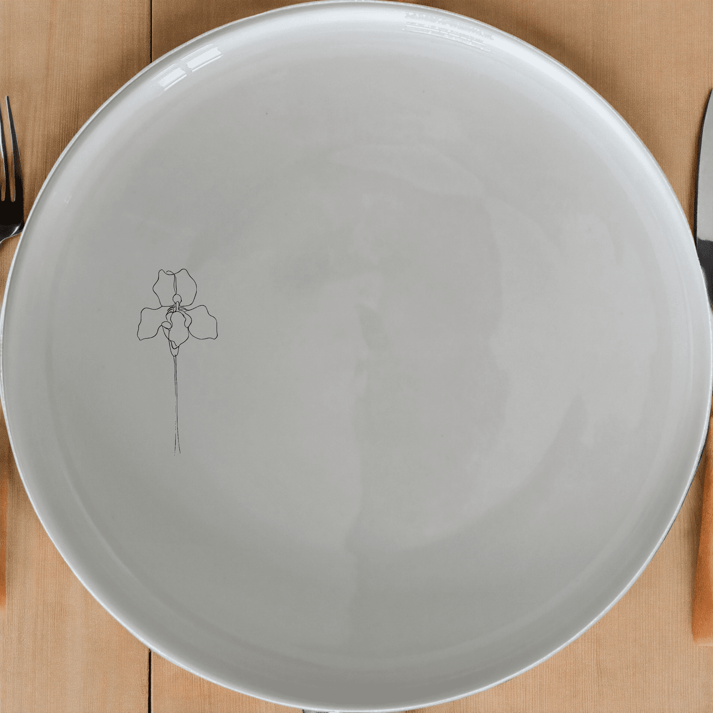 Delicate Disa Flower Dinner Plate Set of 4 offers a minimalist and elegant design perfect for any dining occasion.