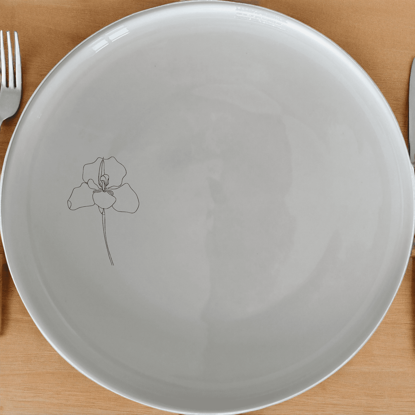 The Delicate Disa Flower Side Plate Set of 4 features a subtle, elegant design perfect for any dining occasion. Crafted from high-quality ceramic, these plates are both microwave and dishwasher safe.