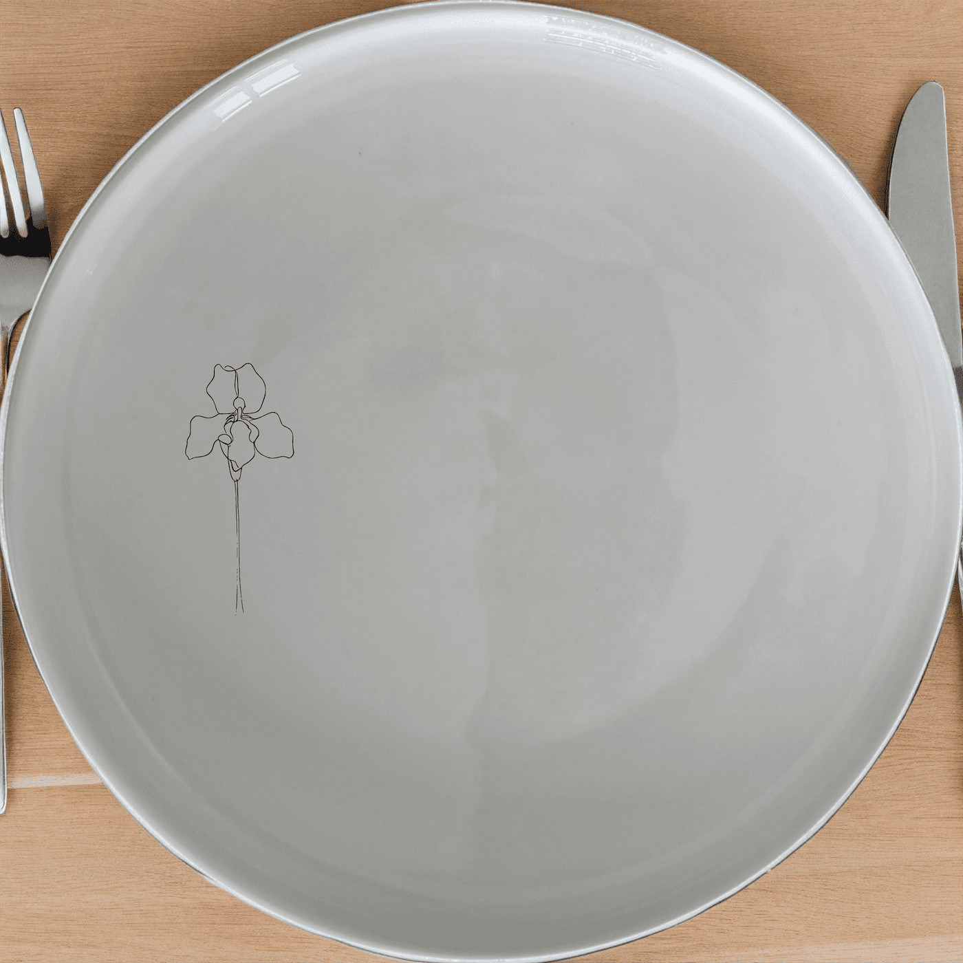 Delicate Disa Flower Side Plate Set of 4 offers a minimalist design perfect for everyday dining or special occasions.