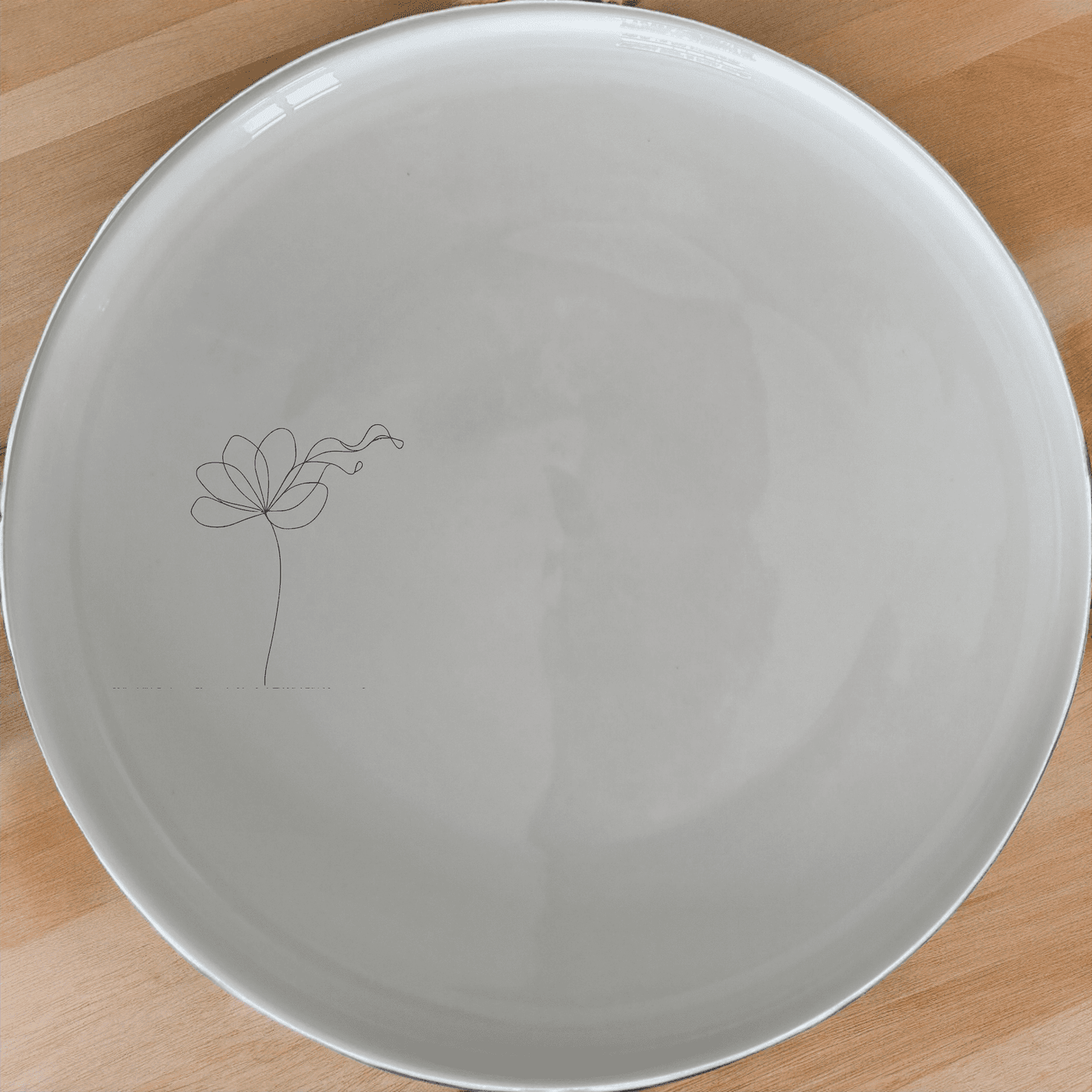 The Delicate Flower Petals Dinner Plate Set of 4 adds a touch of elegance to any dining table with its subtle floral design.