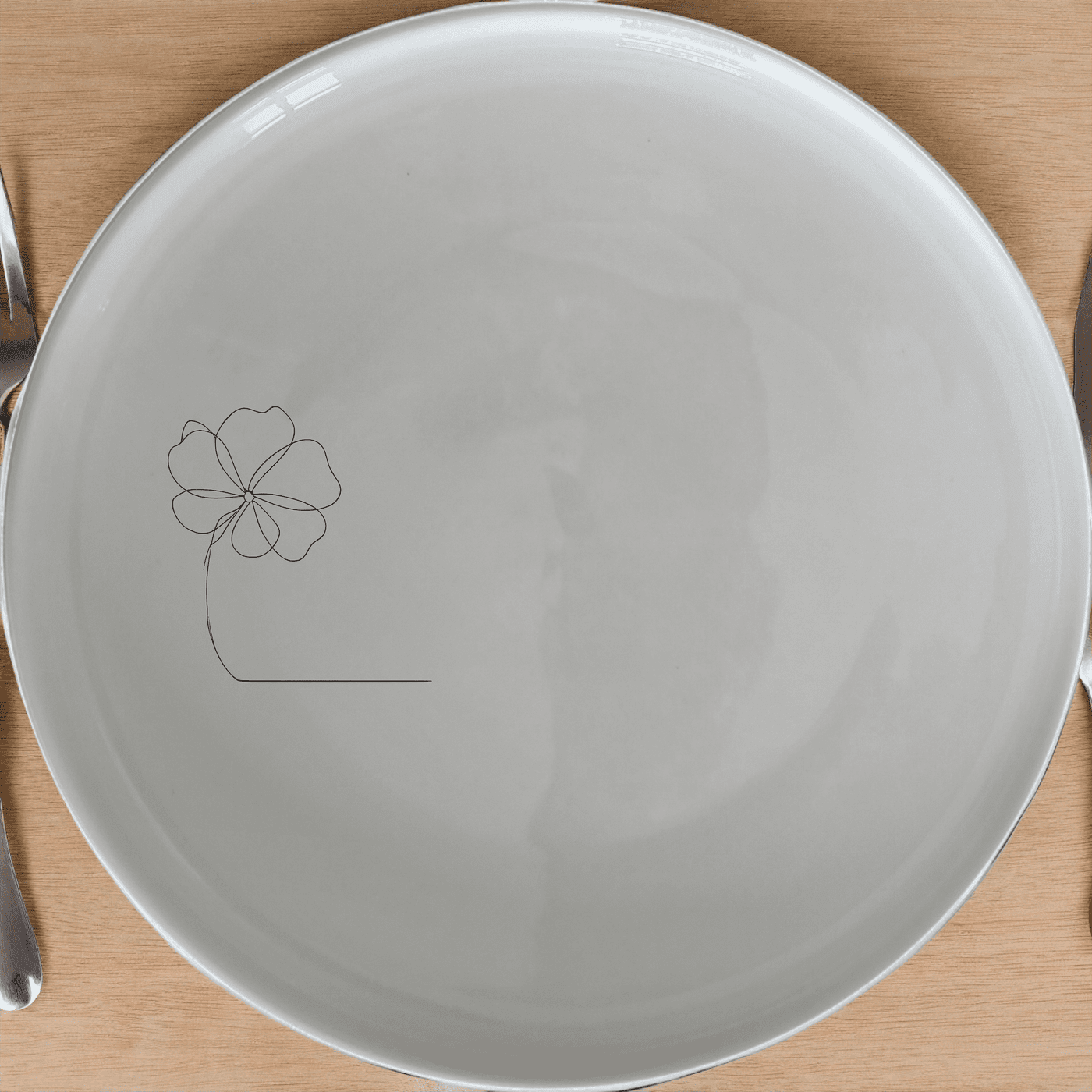 Delicate Flower Petals Side Plate Set of 4 offers a subtle and elegant design perfect for any dining setting.