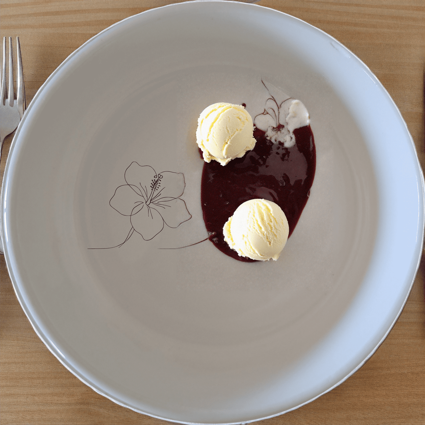 The Delicate Hibiscus Flower Bowl Set of 4 adds a touch of nature to your table setting with its subtle floral design.