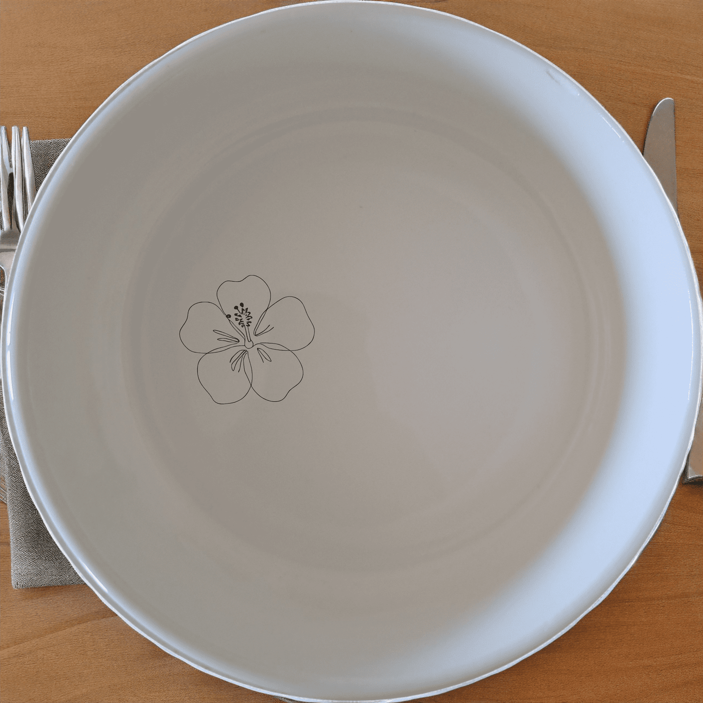 The Delicate Hibiscus Flower Bowl Set of 4 features a subtle, elegant design perfect for any dining occasion.