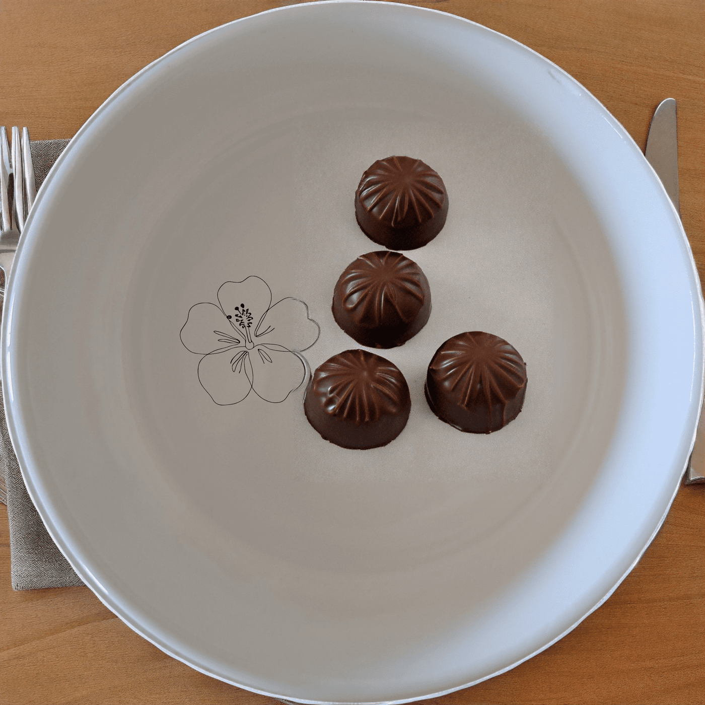 The Delicate Hibiscus Flower Bowl Set of 4 features a subtle, elegant design perfect for any dining occasion.