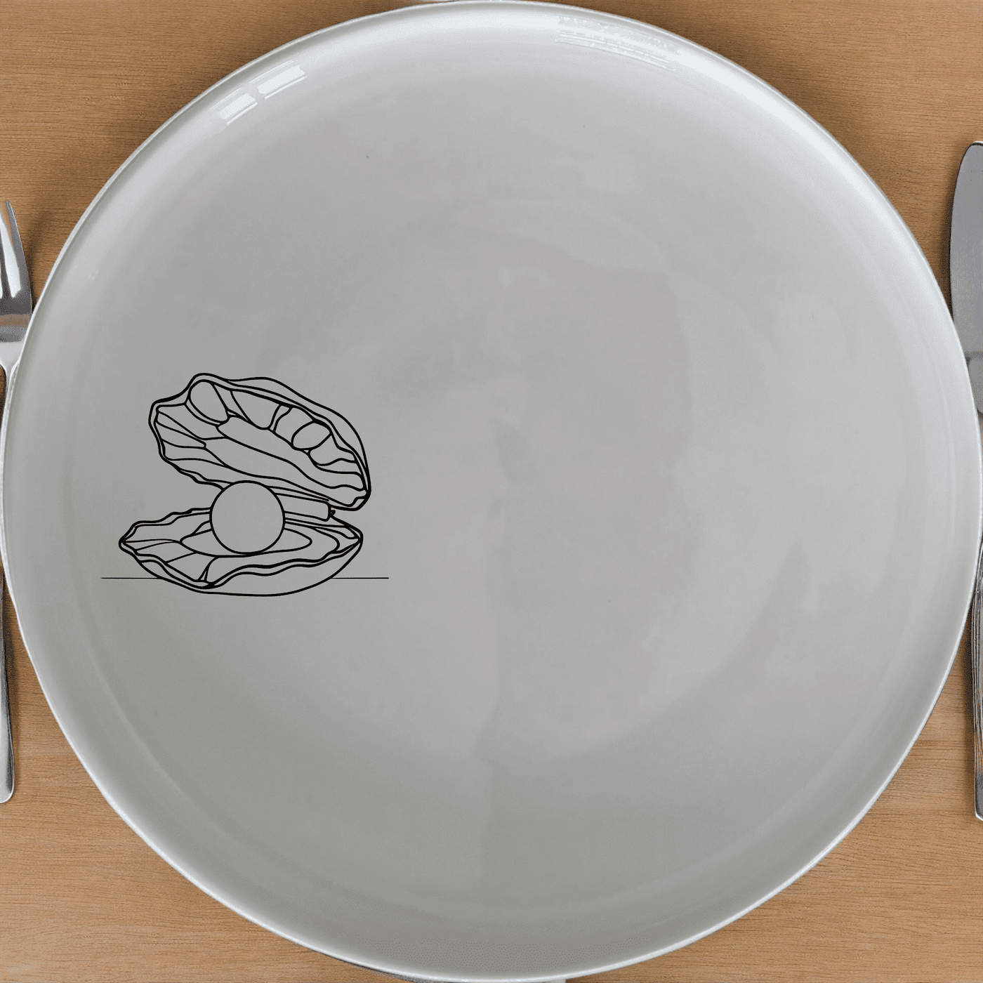 Delicate Pearl Oyster Dinner Plate Set of 4 offers a timeless design perfect for any dining occasion.