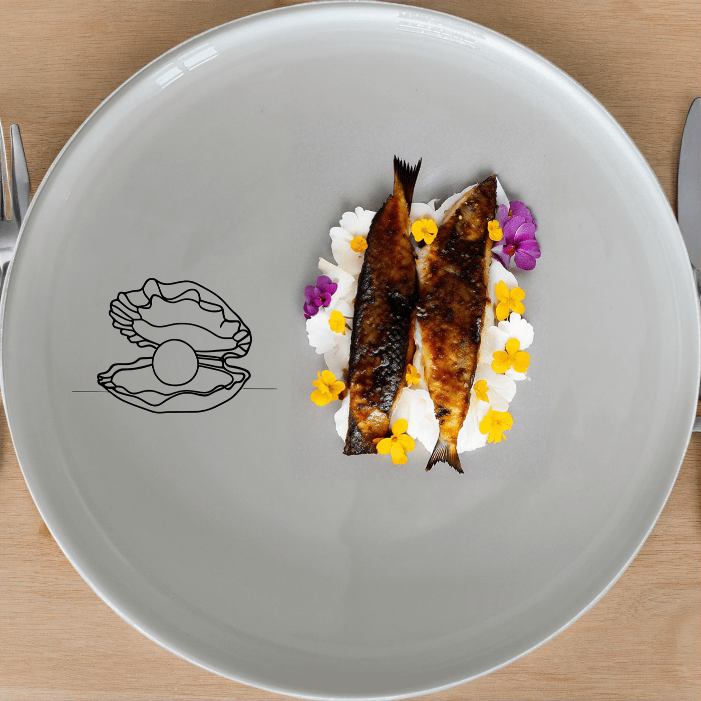 The Delicate Pearl Oyster Dinner Plate Set of 4 features an elegant oyster design, perfect for any dining occasion.