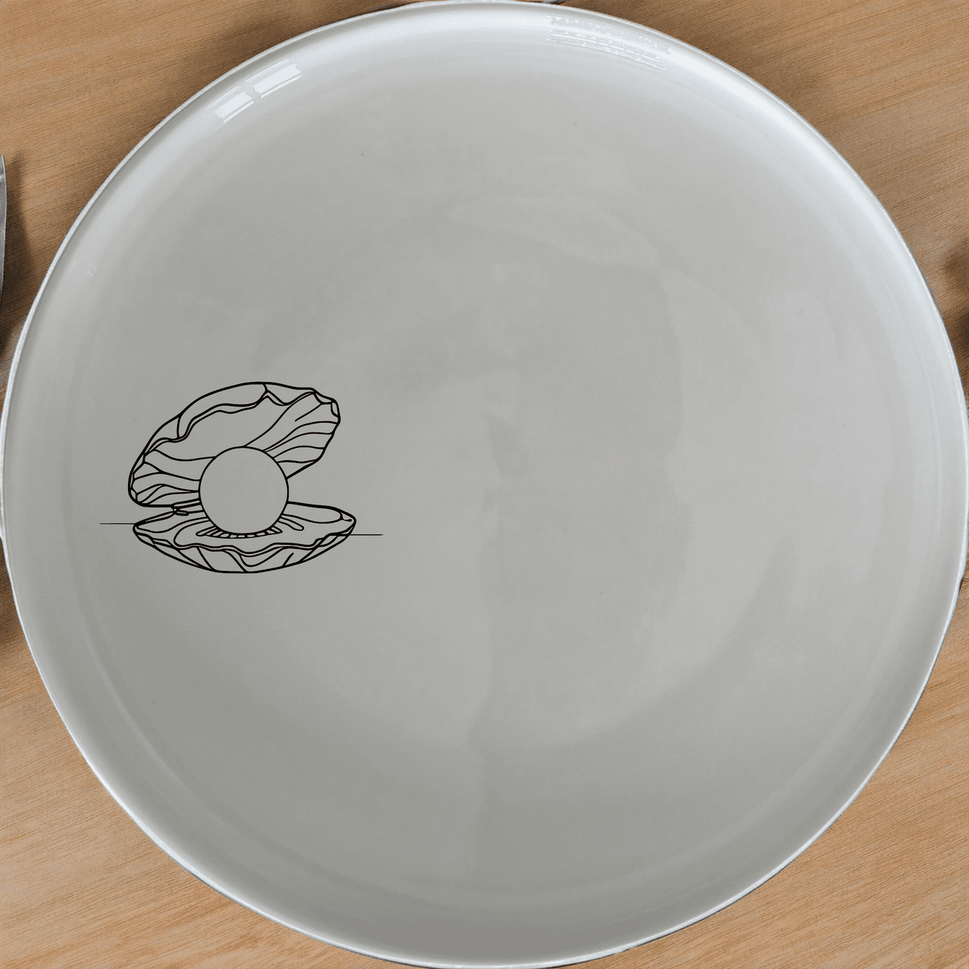 The Delicate Pearl Oyster Dinner Plate Set of 4 features an elegant design perfect for any dining occasion.