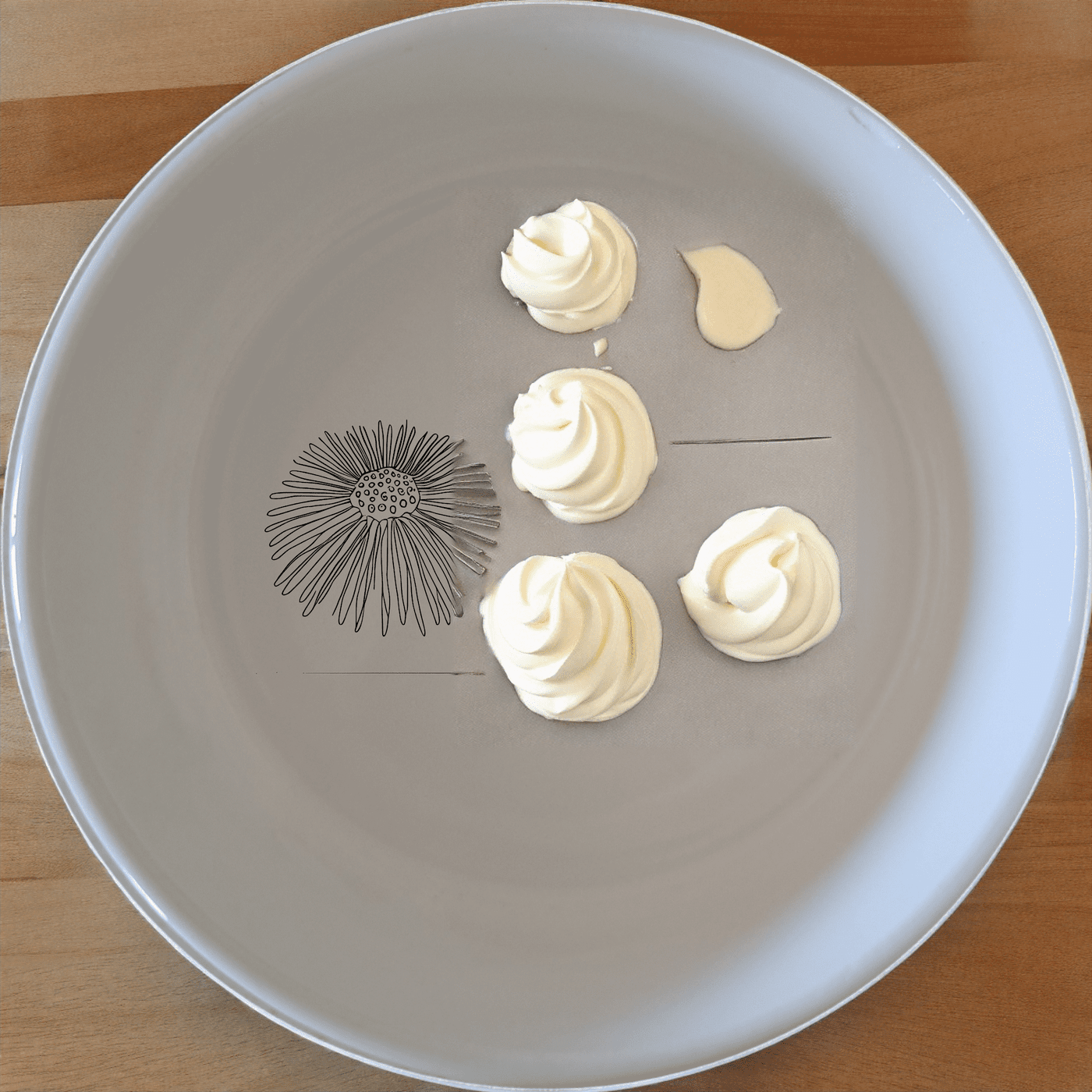 The Delicate Sea Urchins Bowl Set of 4 features intricate sea urchin designs, perfect for adding a touch of elegance to your dining experience.