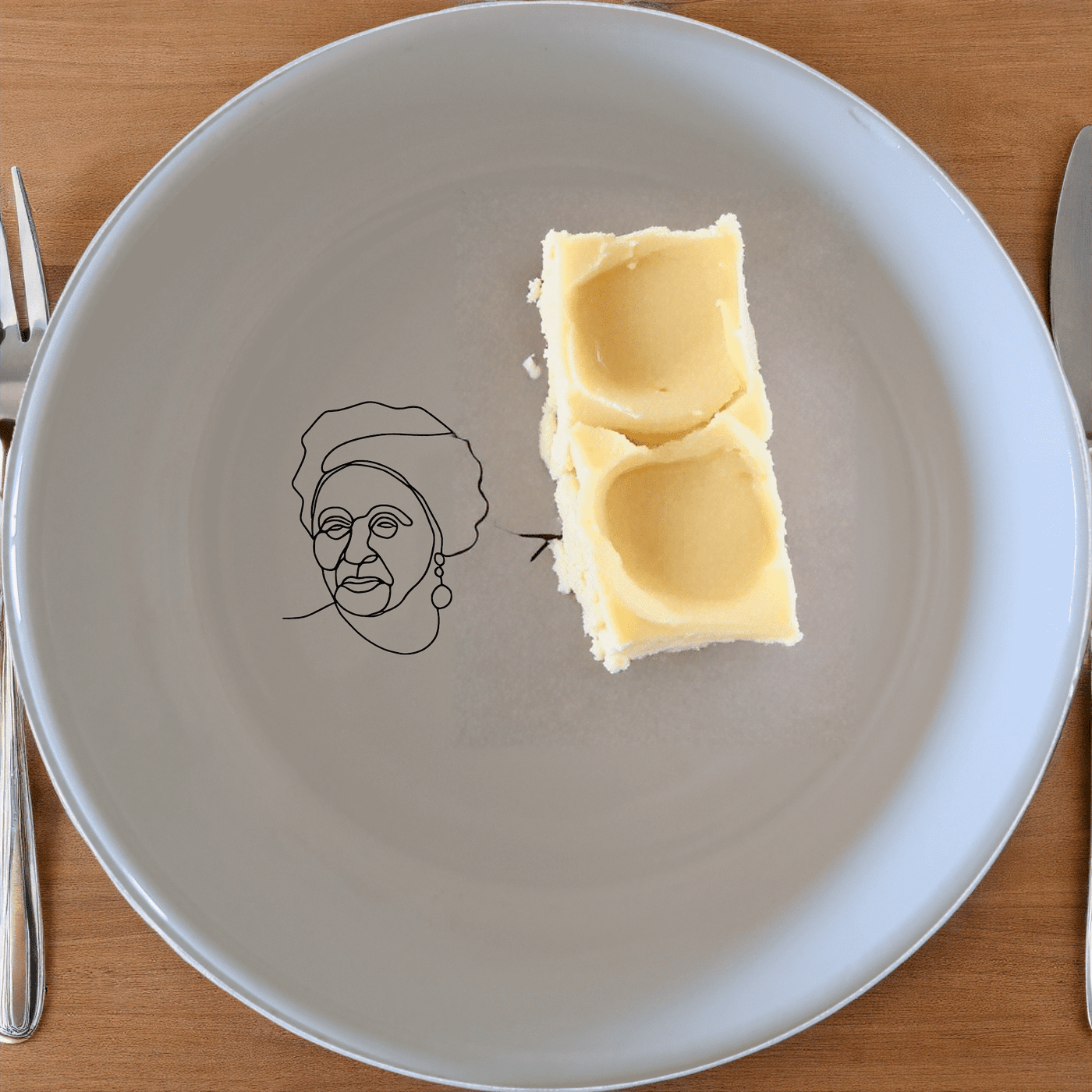 The Face Of Old African Woman Bowl Set of 4 features a striking silhouette design, perfect for adding a touch of cultural elegance to your dining experience.