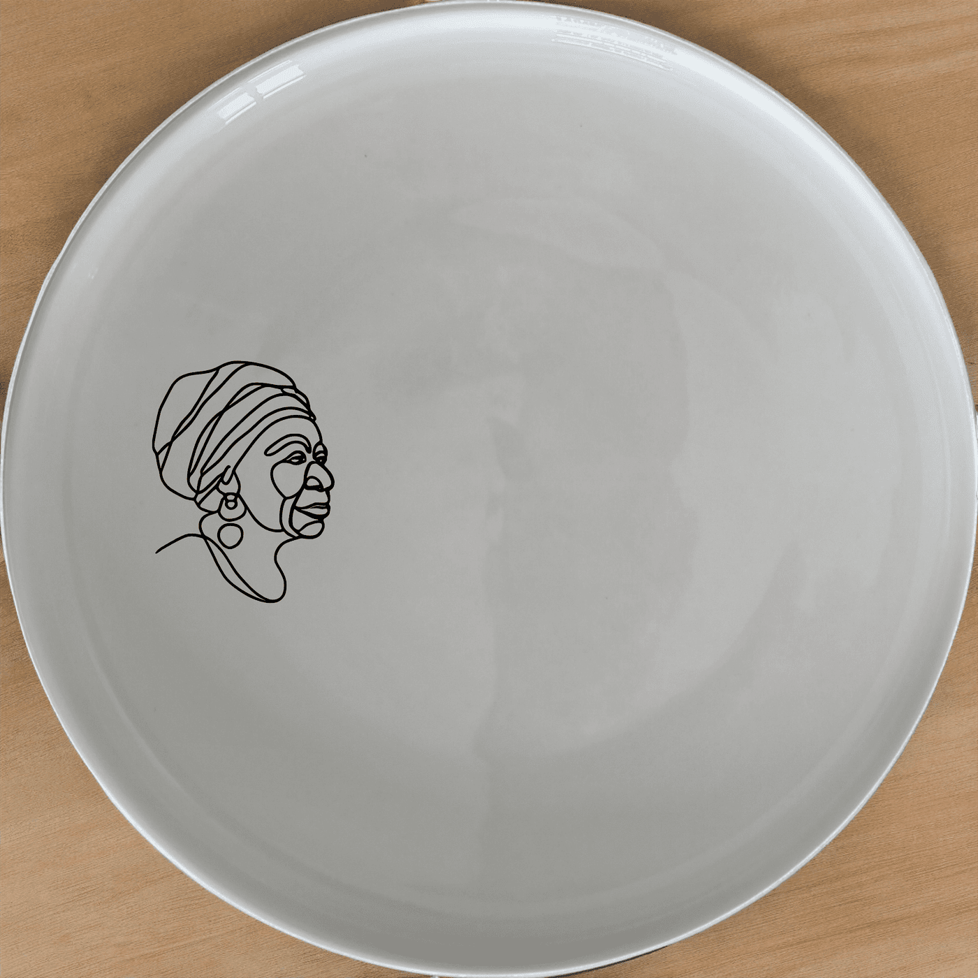 The Face Old African Woman Dinner Plate Set of 4 features a striking silhouette design, perfect for adding an artistic touch to your dining table.