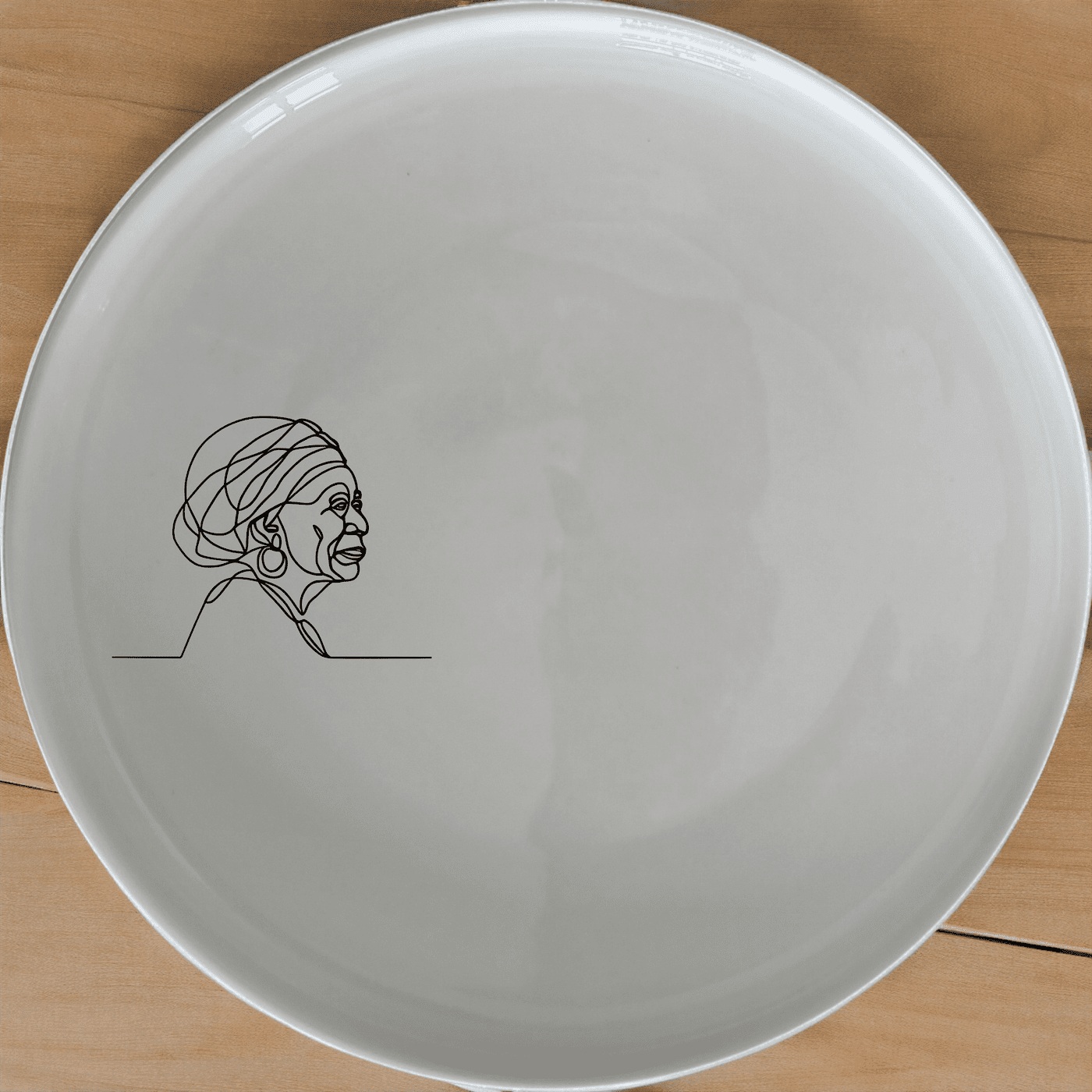 The Face Old African Woman Side Plate Set of 4 features a striking silhouette design, perfect for adding a touch of cultural elegance to your dining table.